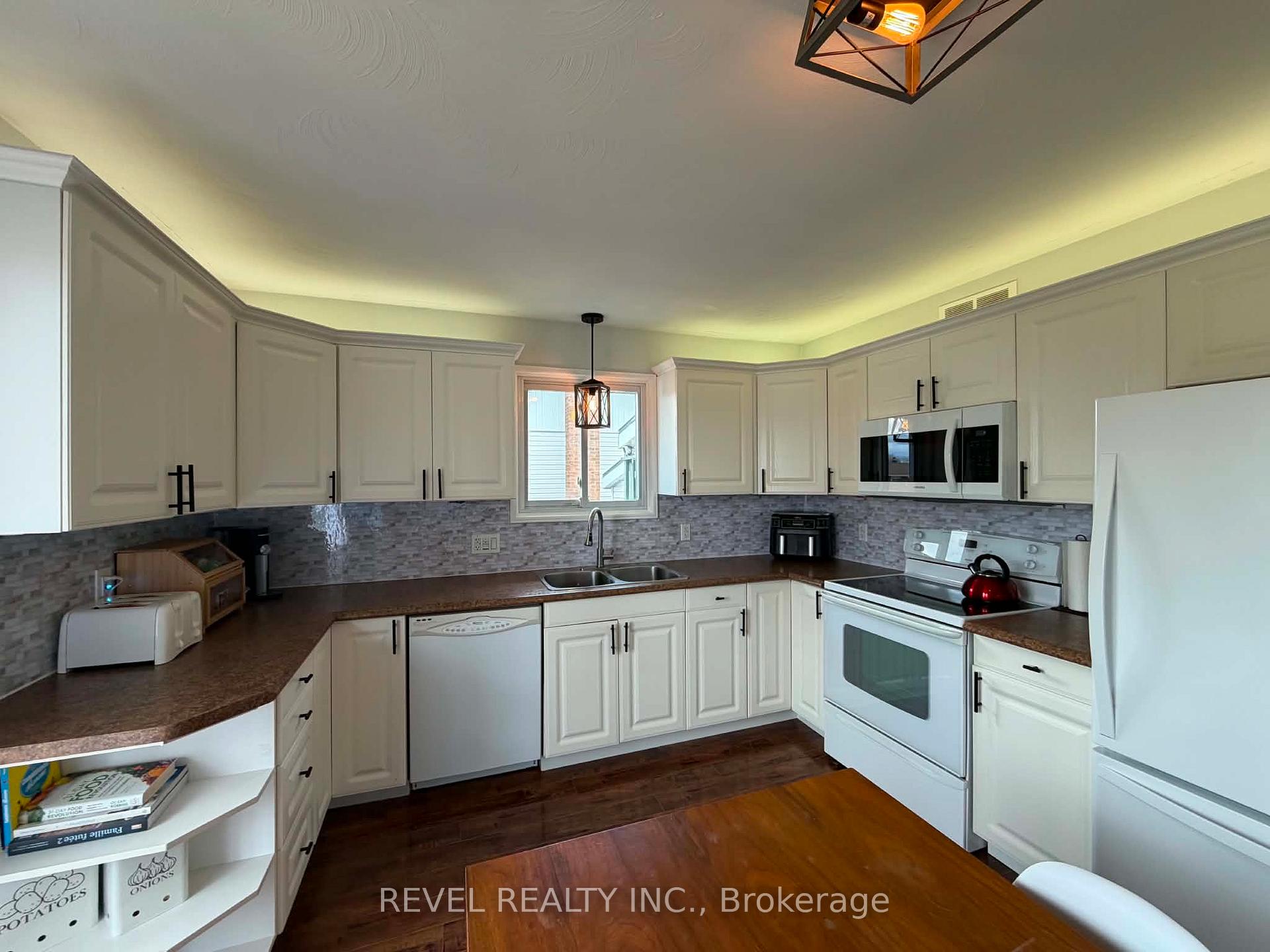 Photo 8 of 315 Frontenac Crescent, Timmins, MTJ - Main Area — HOMEH