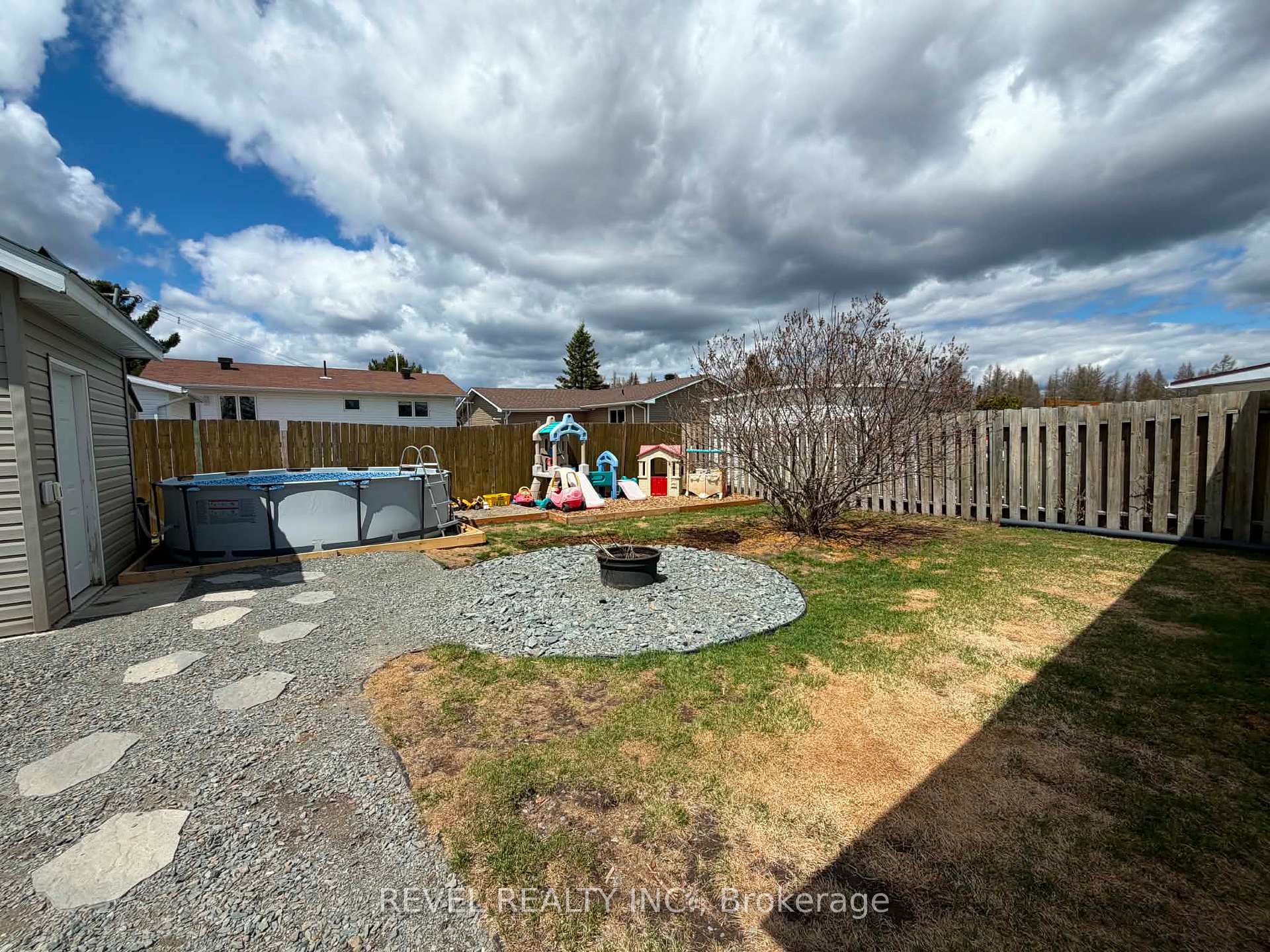 Photo 22 of 315 Frontenac Crescent, Timmins, MTJ - Main Area — HOMEH