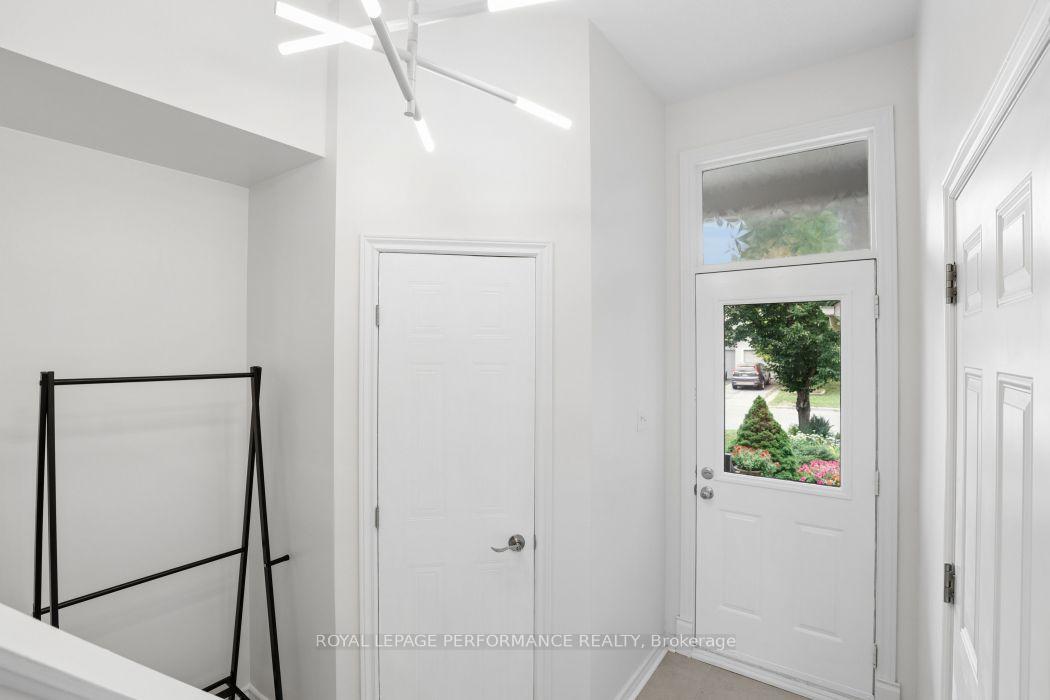 Photo 4 of 1887 Hennessy Crescent, Ottawa, Fallingbrook/Gardenway South — HOMEH