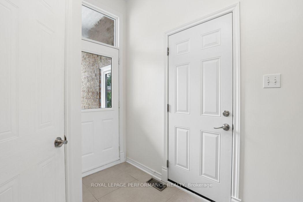 Photo 5 of 1887 Hennessy Crescent, Ottawa, Fallingbrook/Gardenway South — HOMEH