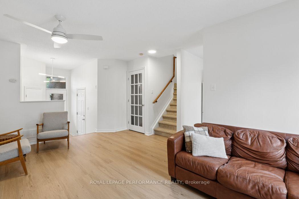 Photo 12 of 1887 Hennessy Crescent, Ottawa, Fallingbrook/Gardenway South — HOMEH