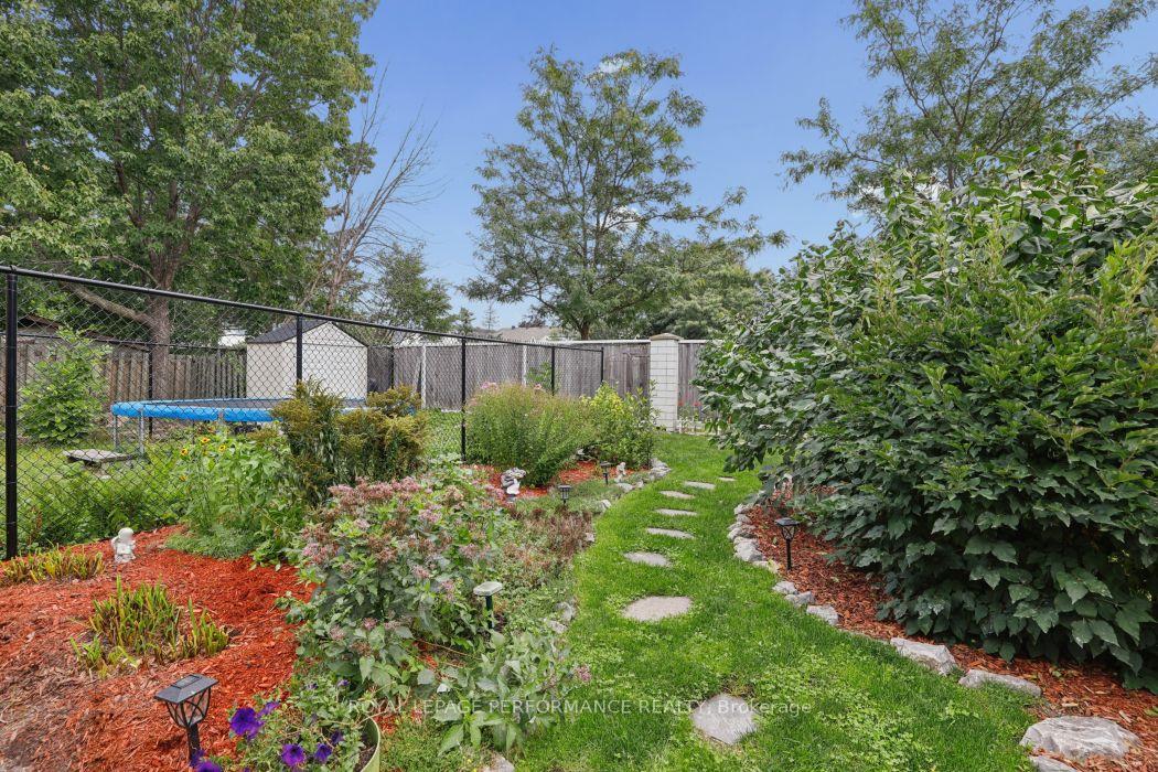 Photo 30 of 1887 Hennessy Crescent, Ottawa, Fallingbrook/Gardenway South — HOMEH