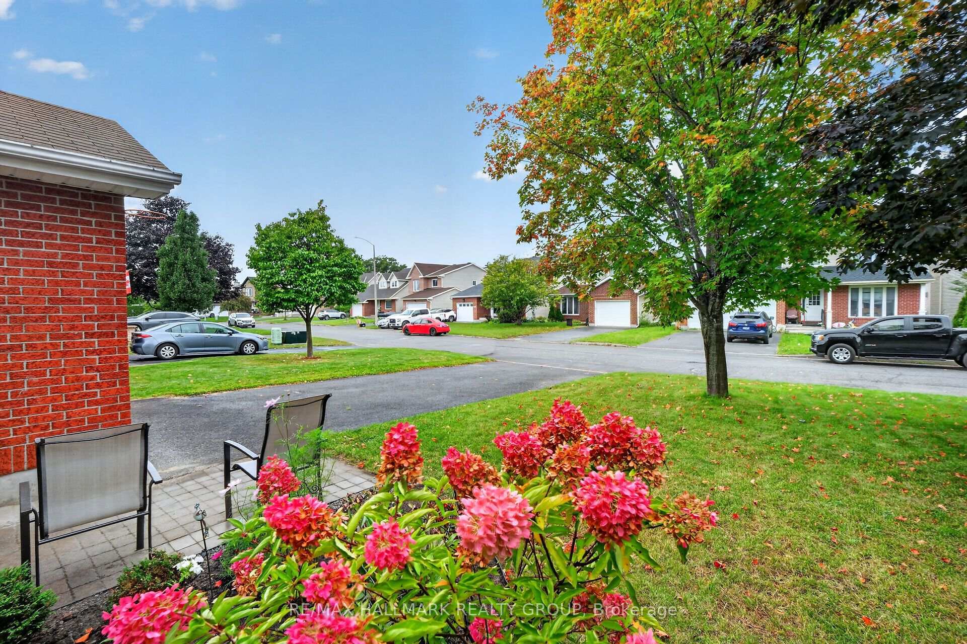 Photo 2 of 502 Rougemount Crescent, Ottawa, Fallingbrook/Gardenway South — HOMEH