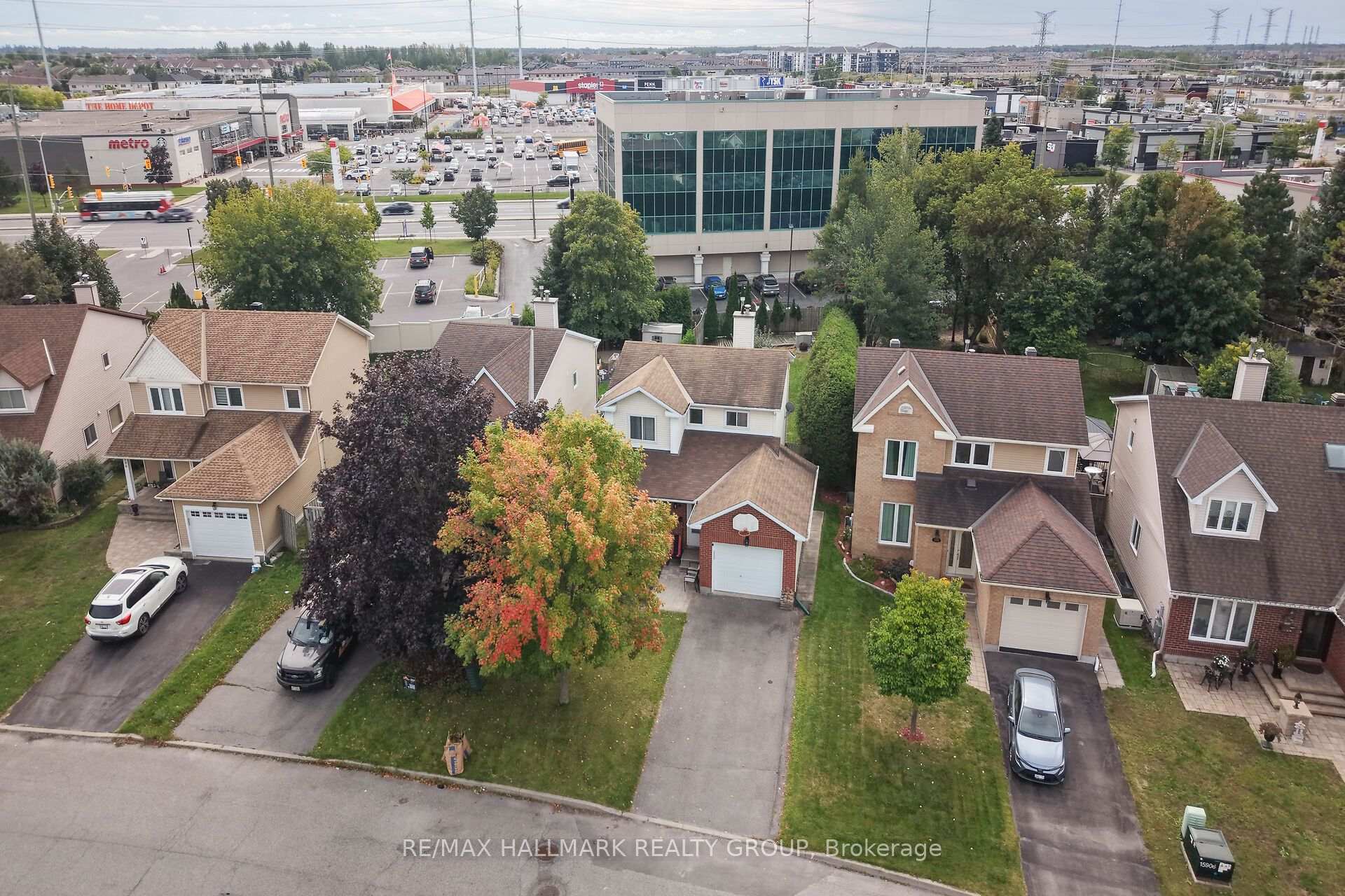Photo 3 of 502 Rougemount Crescent, Ottawa, Fallingbrook/Gardenway South — HOMEH