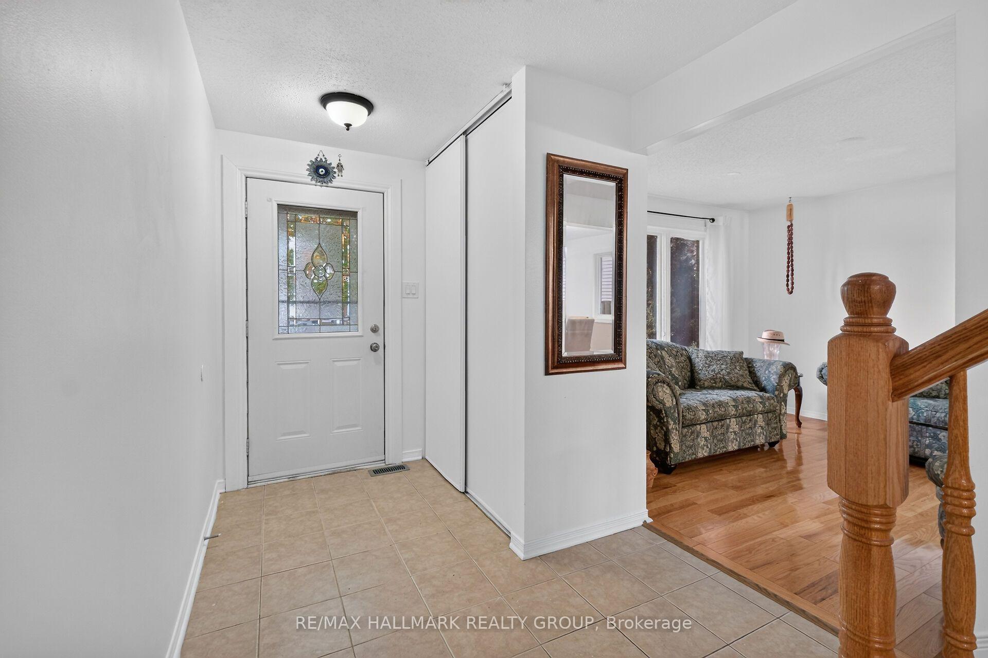 Photo 4 of 502 Rougemount Crescent, Ottawa, Fallingbrook/Gardenway South — HOMEH