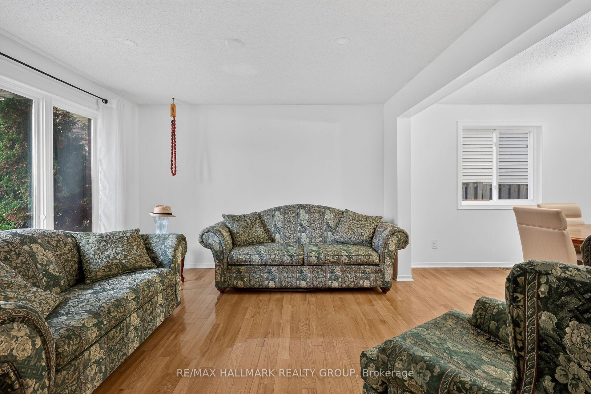 Photo 5 of 502 Rougemount Crescent, Ottawa, Fallingbrook/Gardenway South — HOMEH