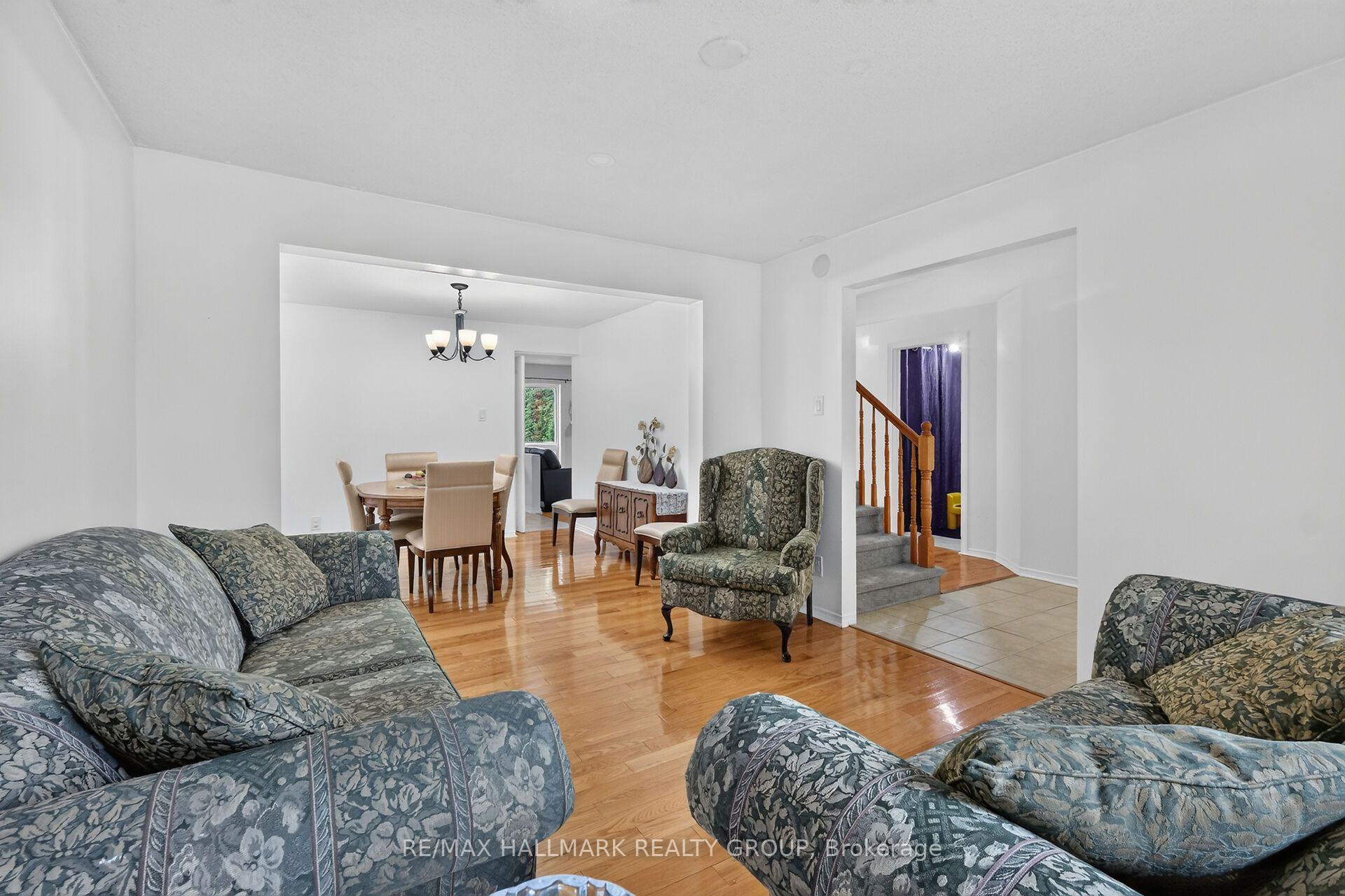 Photo 6 of 502 Rougemount Crescent, Ottawa, Fallingbrook/Gardenway South — HOMEH