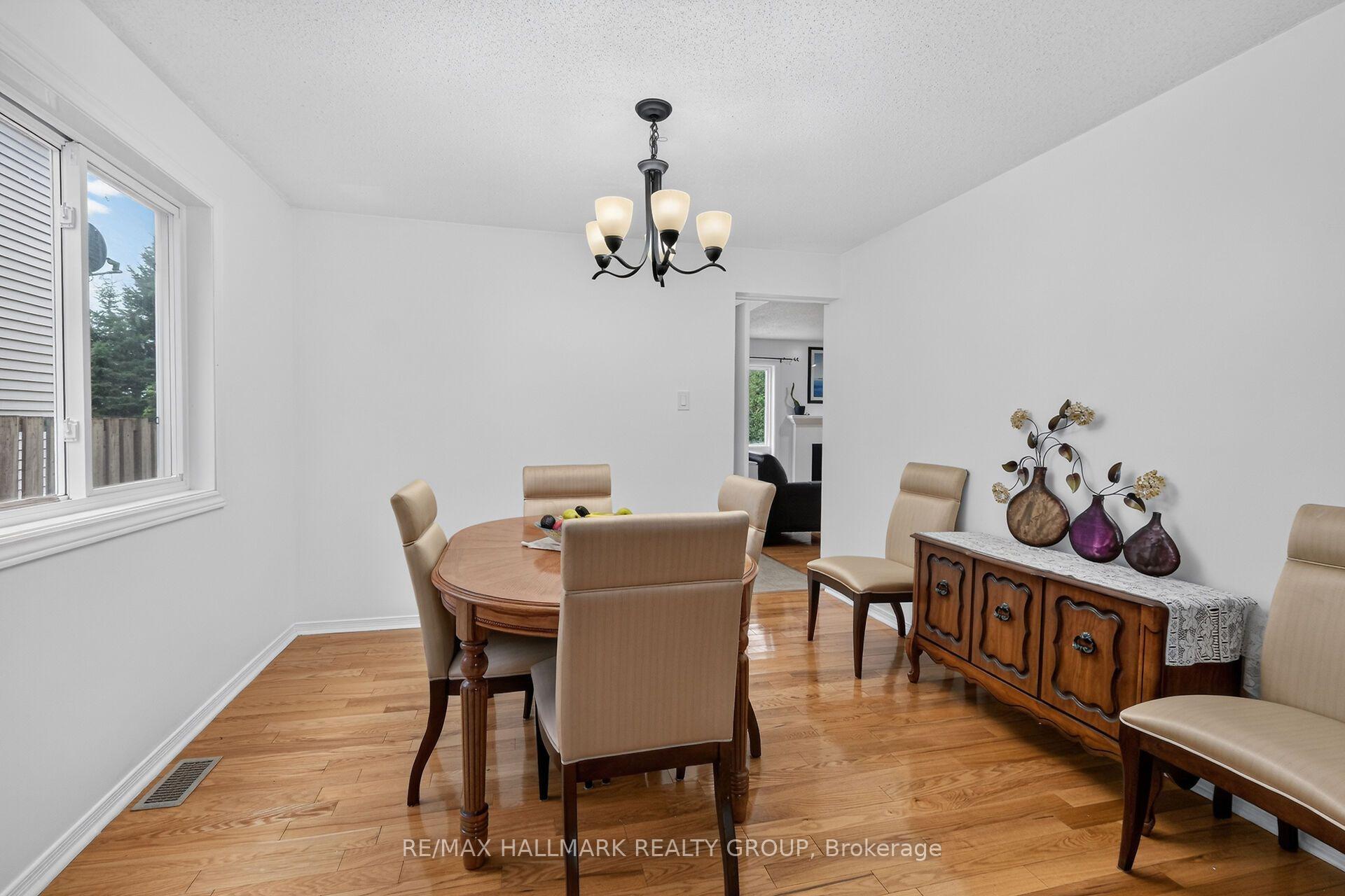 Photo 7 of 502 Rougemount Crescent, Ottawa, Fallingbrook/Gardenway South — HOMEH