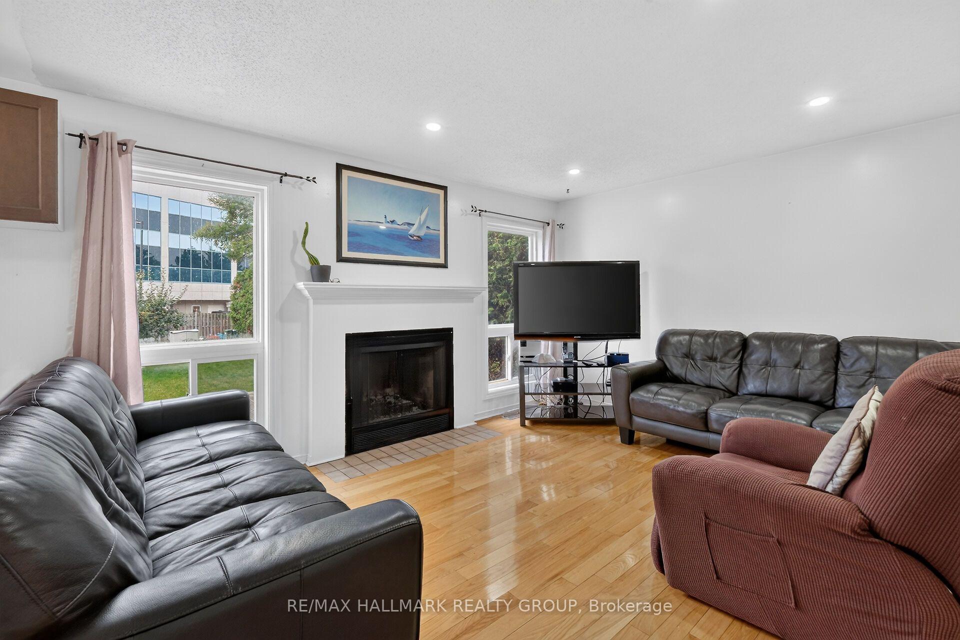 Photo 9 of 502 Rougemount Crescent, Ottawa, Fallingbrook/Gardenway South — HOMEH