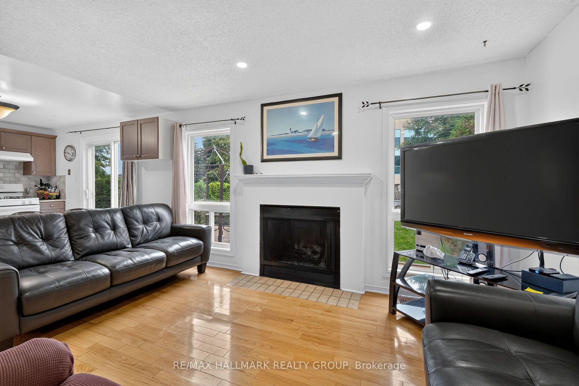 Photo 10 of 502 Rougemount Crescent, Ottawa, Fallingbrook/Gardenway South — HOMEH