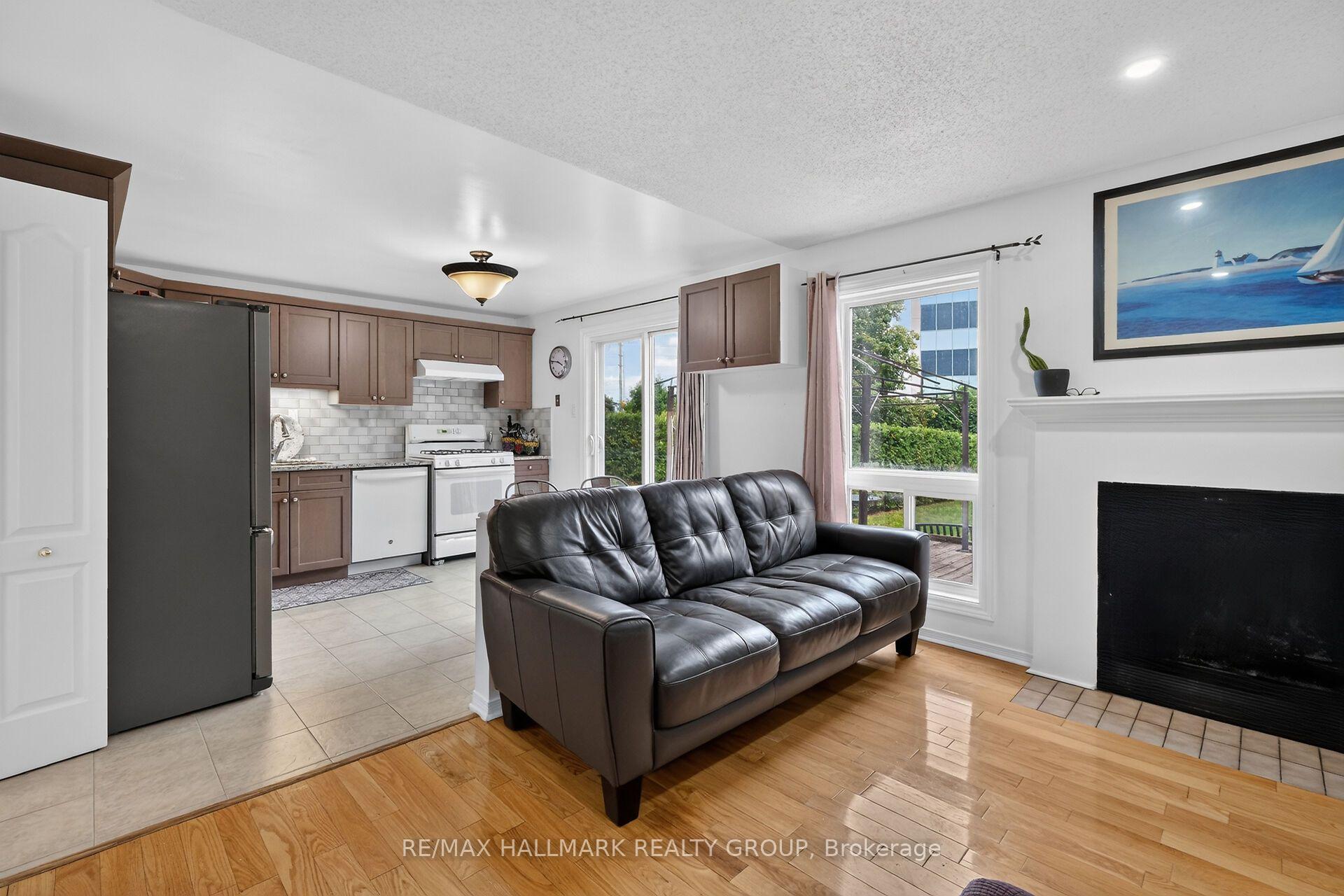 Photo 11 of 502 Rougemount Crescent, Ottawa, Fallingbrook/Gardenway South — HOMEH