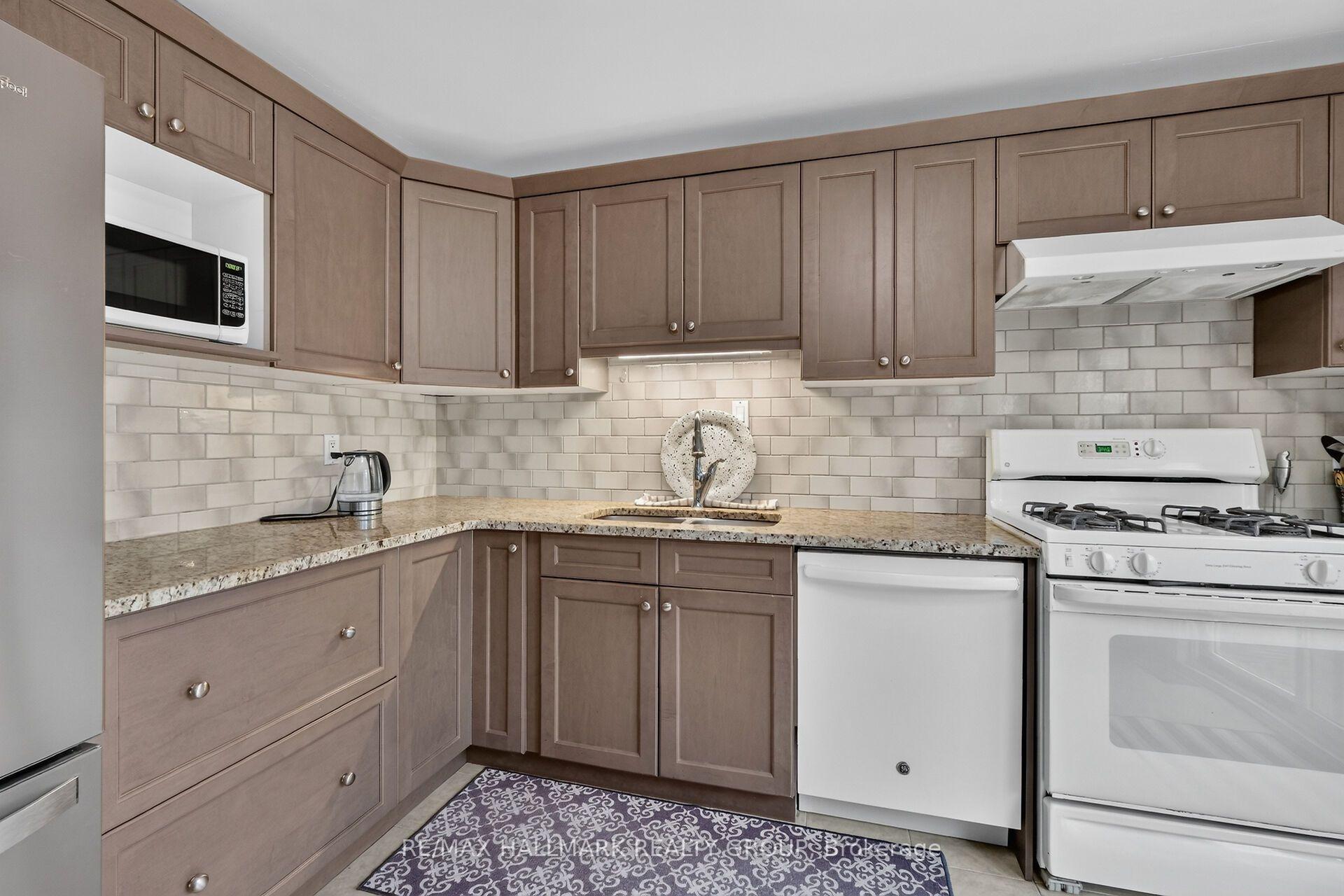 Photo 13 of 502 Rougemount Crescent, Ottawa, Fallingbrook/Gardenway South — HOMEH