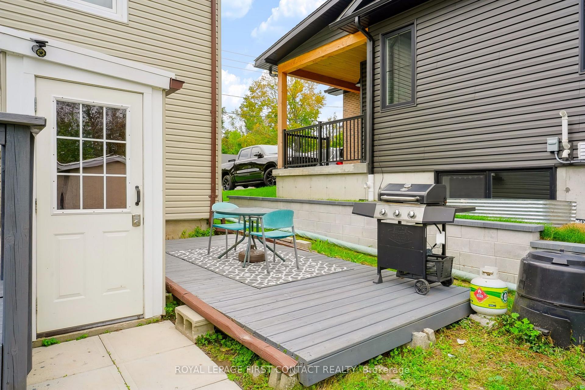 Photo 5 of 67 Vancouver Street, Barrie, Codrington — HOMEH