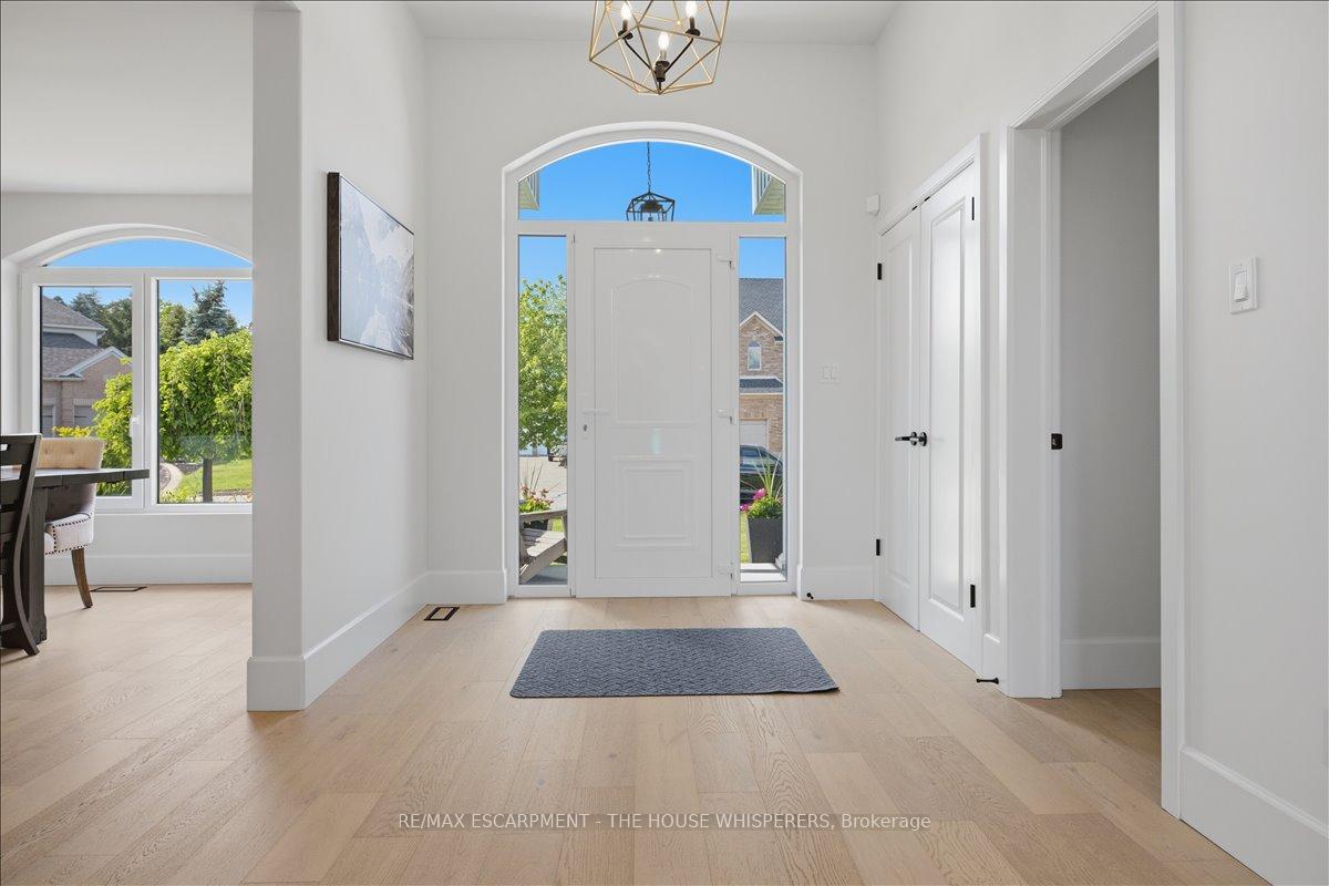 Photo 2 of 521 Falconridge Crescent, Kitchener, Bridgeport — HOMEH