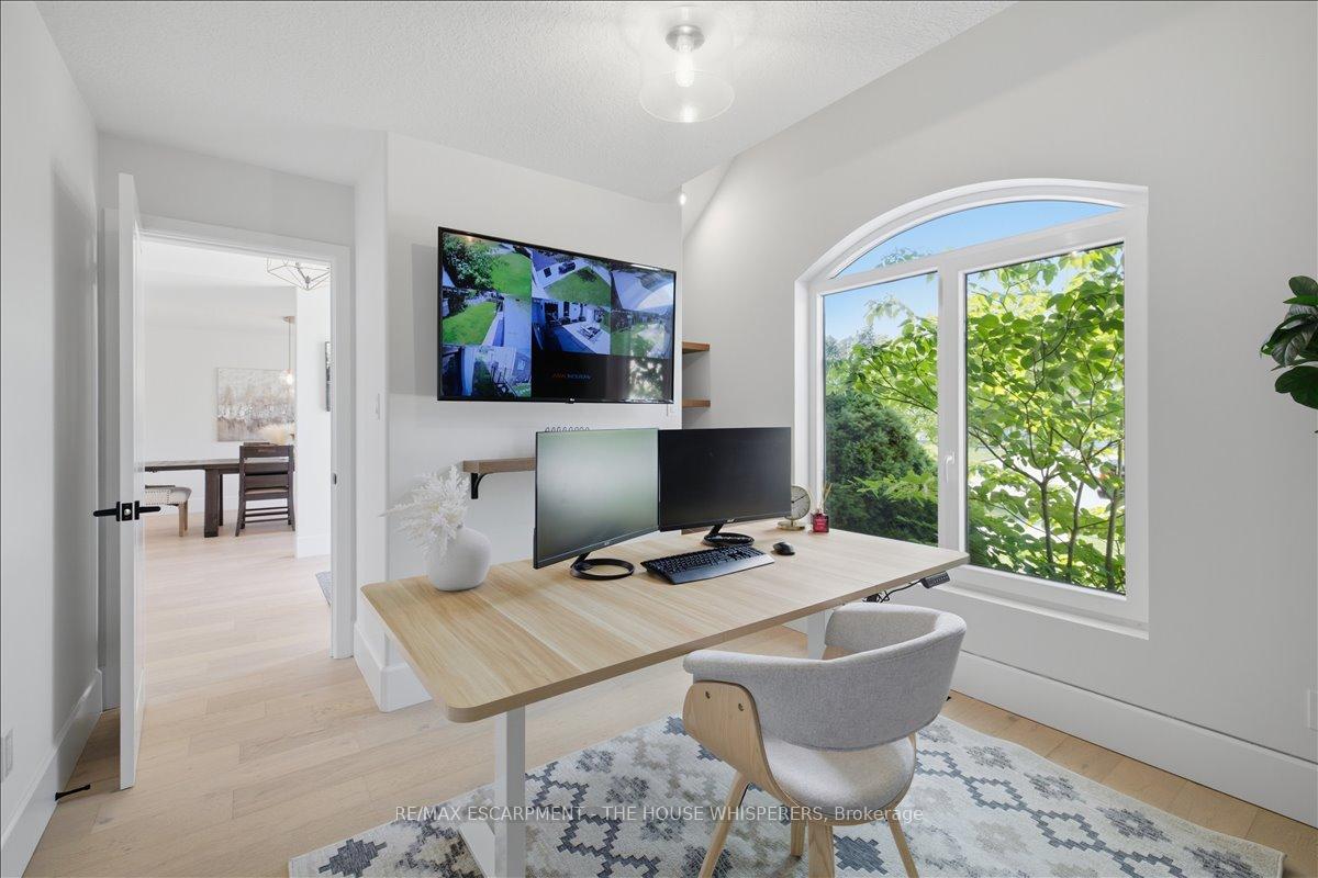 Photo 4 of 521 Falconridge Crescent, Kitchener, Bridgeport — HOMEH