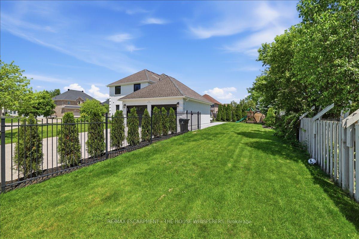 Photo 47 of 521 Falconridge Crescent, Kitchener, Bridgeport — HOMEH
