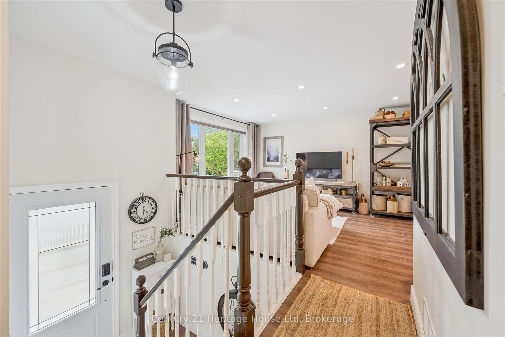 Photo 3 of 635 Hillview Road, Cambridge, Preston Heights — HOMEH