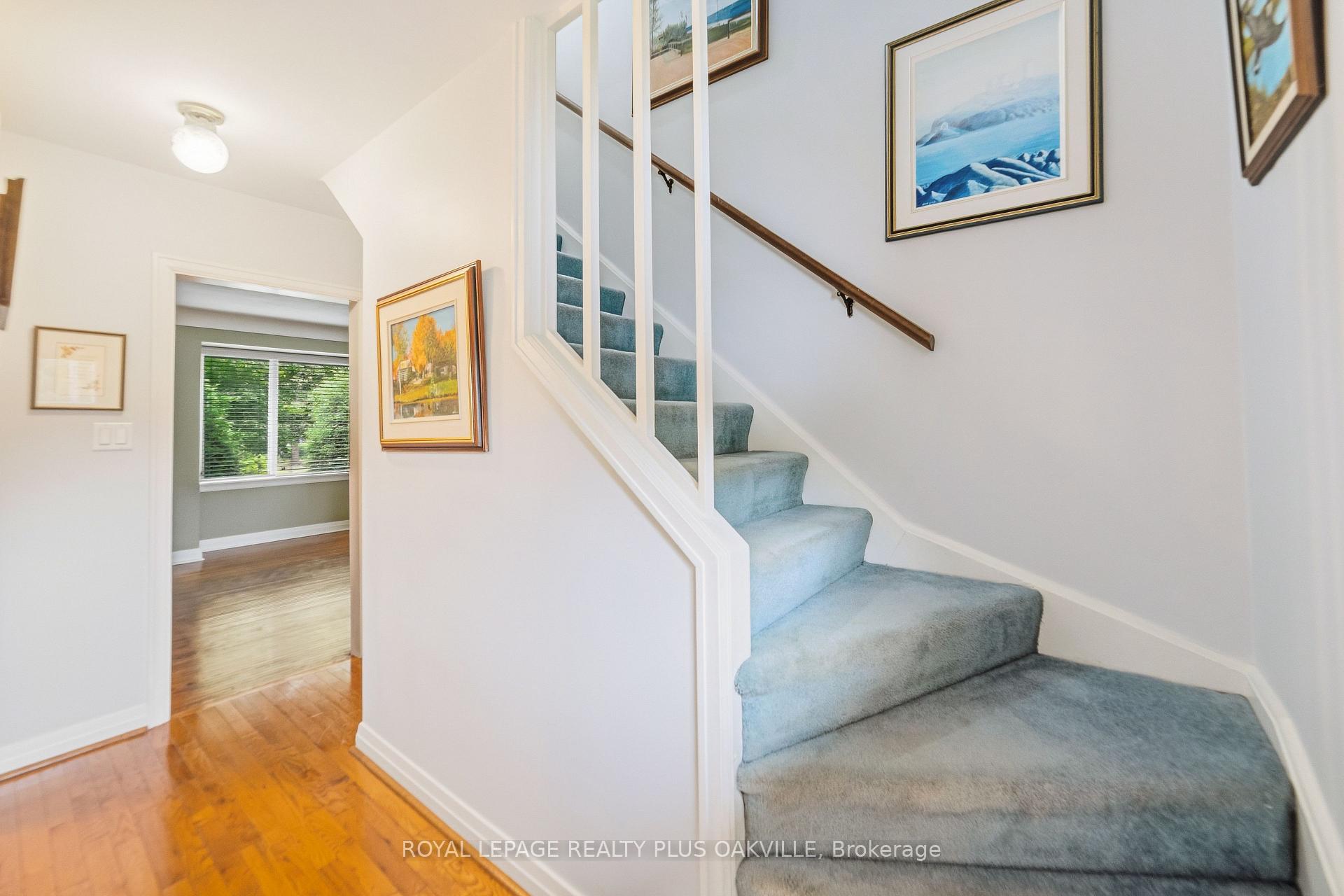 Photo 5 of 243 Jennings Crescent, Oakville, Bronte — HOMEH