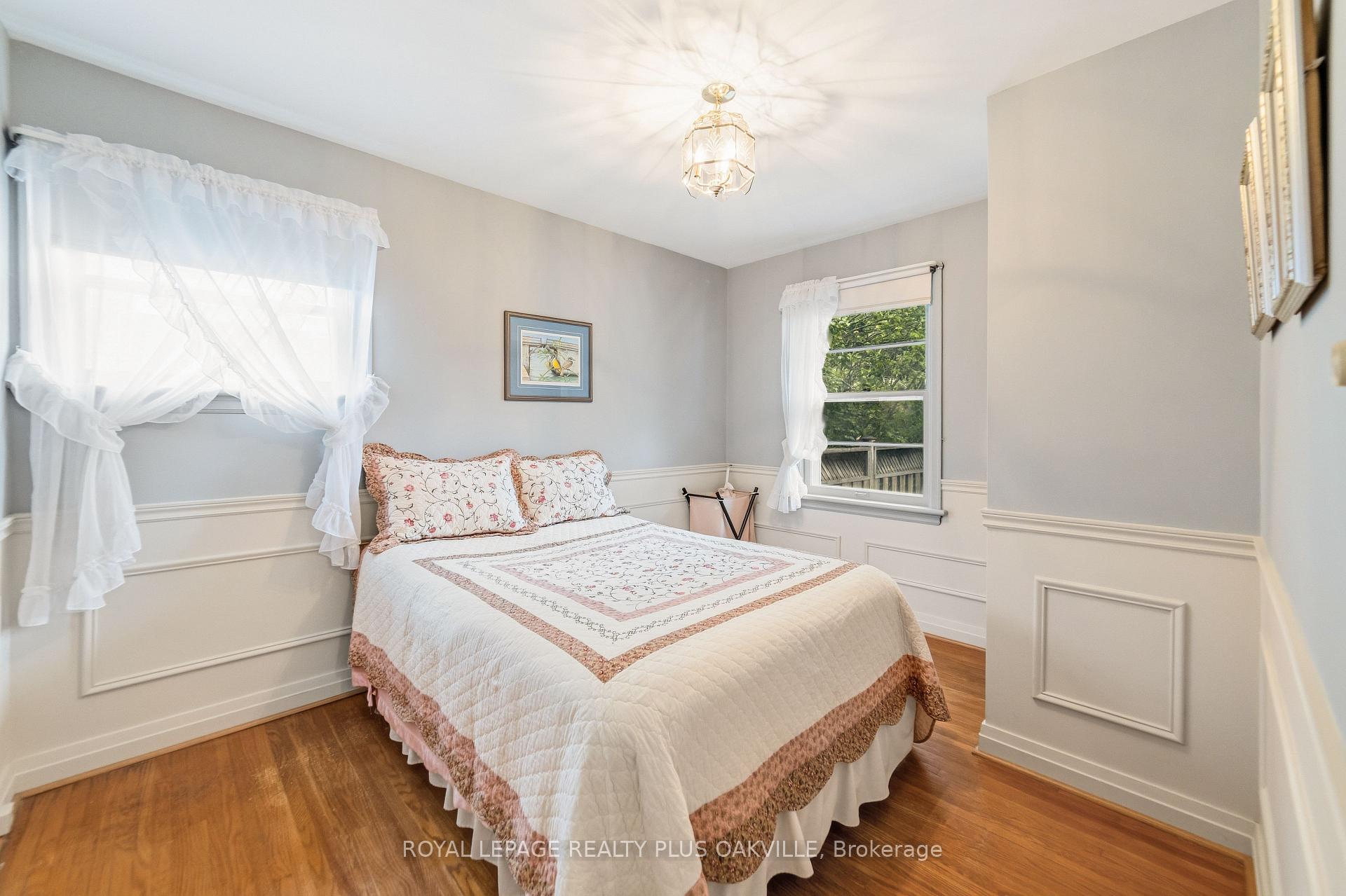 Photo 9 of 243 Jennings Crescent, Oakville, Bronte — HOMEH