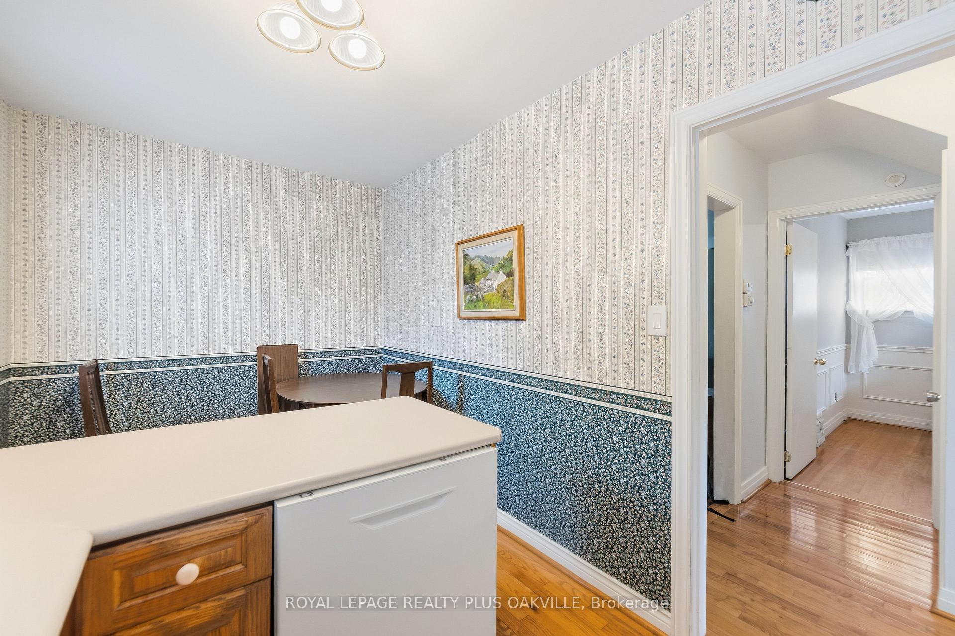 Photo 16 of 243 Jennings Crescent, Oakville, Bronte — HOMEH