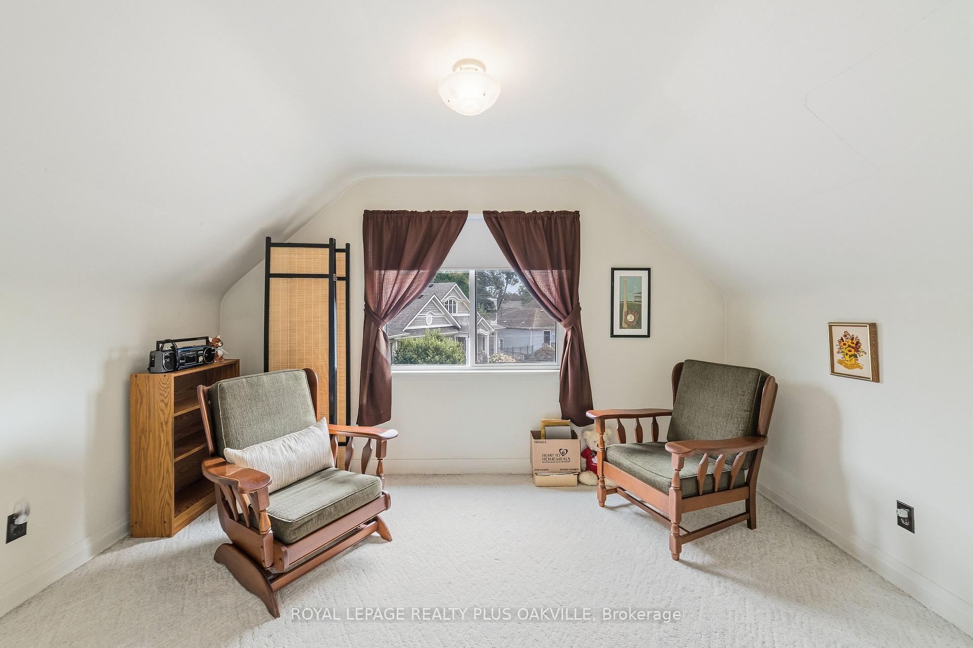 Photo 18 of 243 Jennings Crescent, Oakville, Bronte — HOMEH