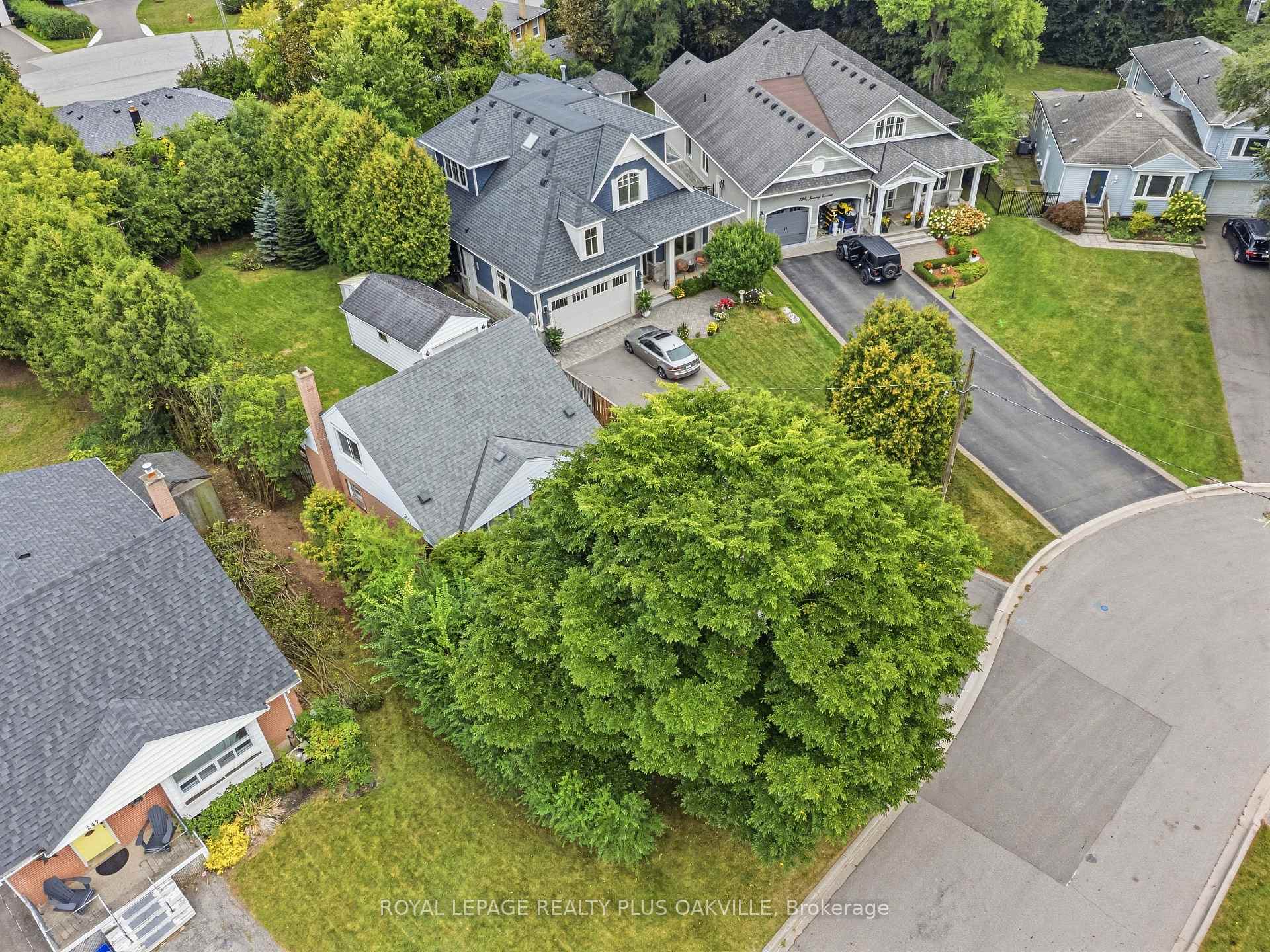 Photo 26 of 243 Jennings Crescent, Oakville, Bronte — HOMEH