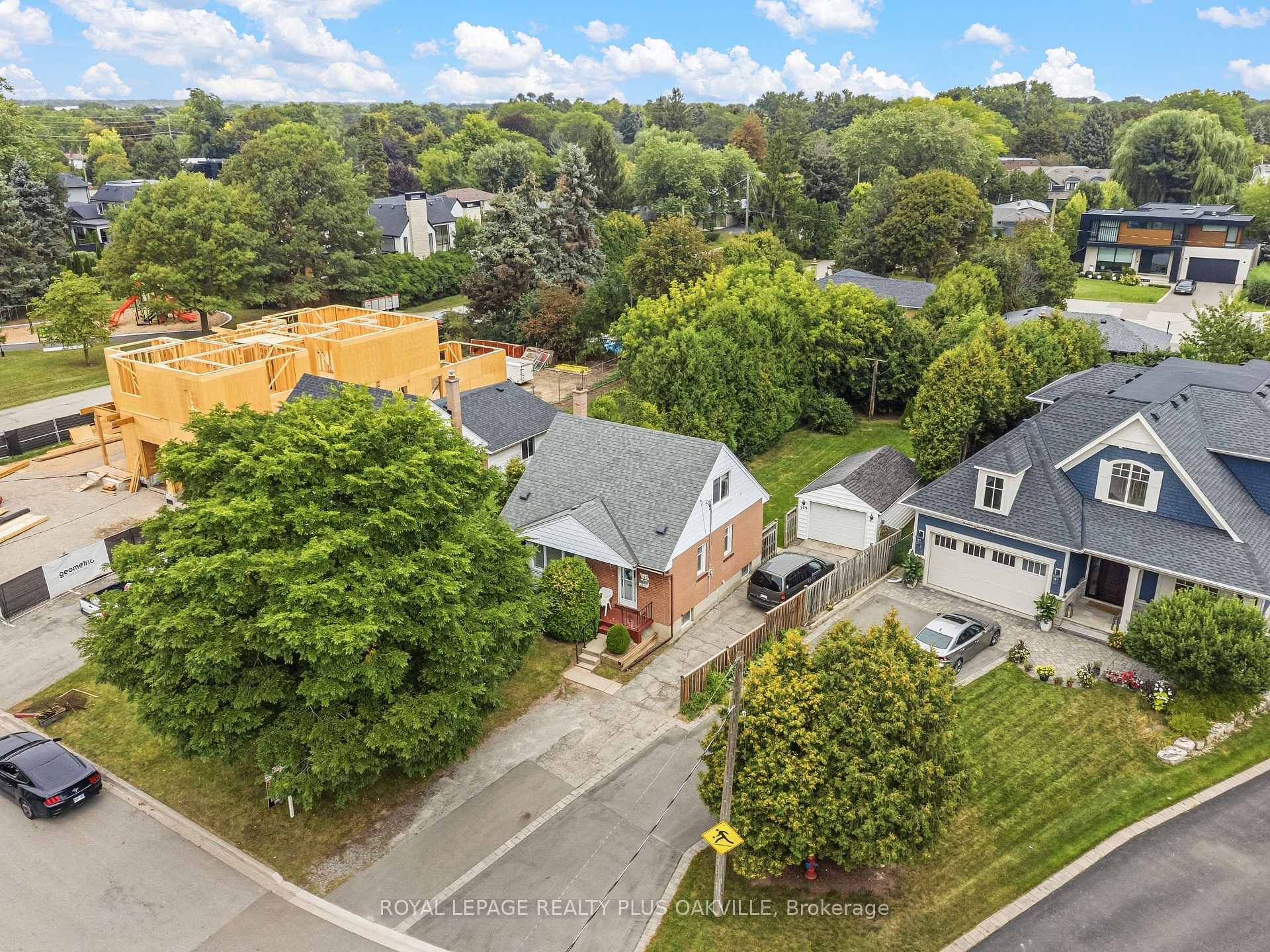 Photo 28 of 243 Jennings Crescent, Oakville, Bronte — HOMEH