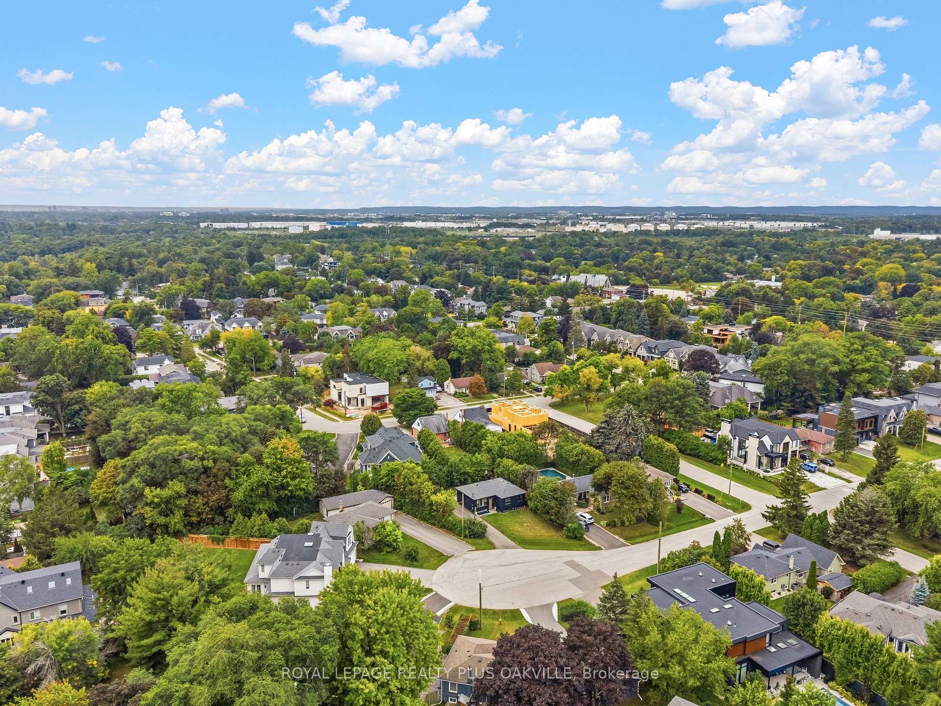Photo 32 of 243 Jennings Crescent, Oakville, Bronte — HOMEH
