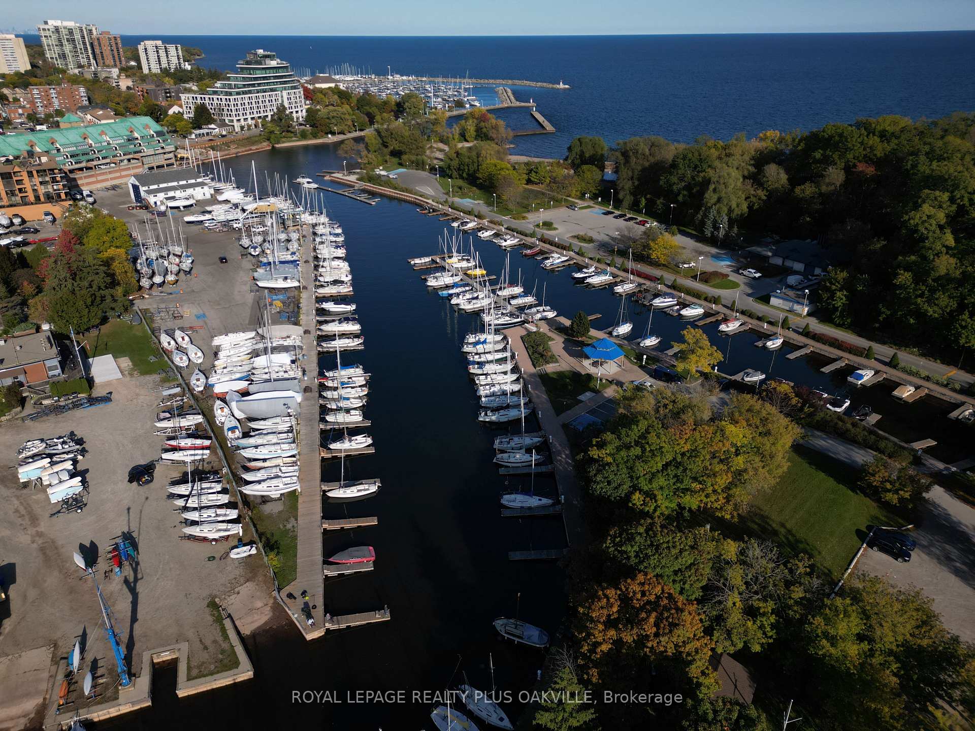 Photo 39 of 243 Jennings Crescent, Oakville, Bronte — HOMEH