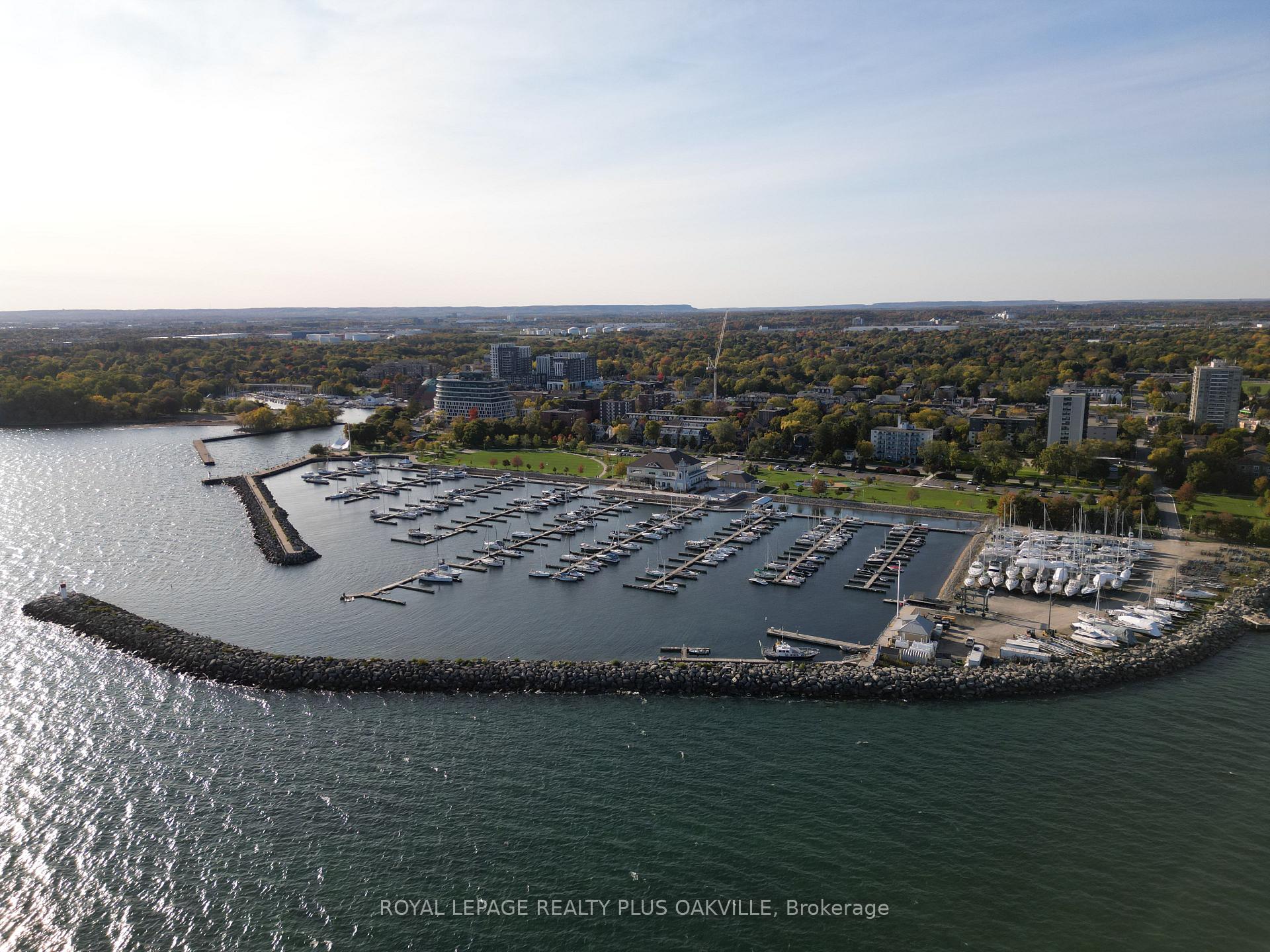 Photo 40 of 243 Jennings Crescent, Oakville, Bronte — HOMEH