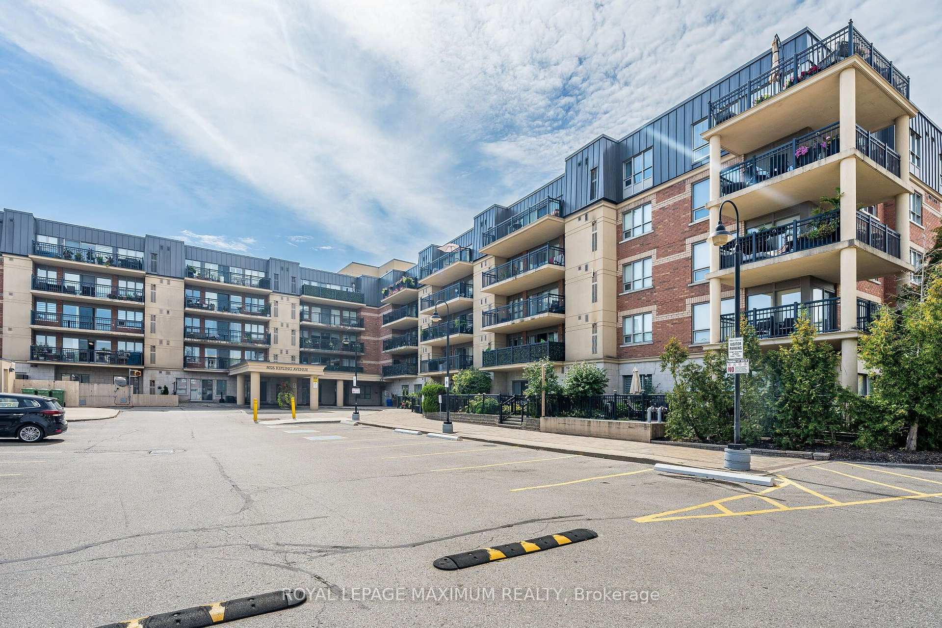 Photo 3 of Unit 305, 8026 Kipling Avenue, Vaughan, West Woodbridge — HOMEH