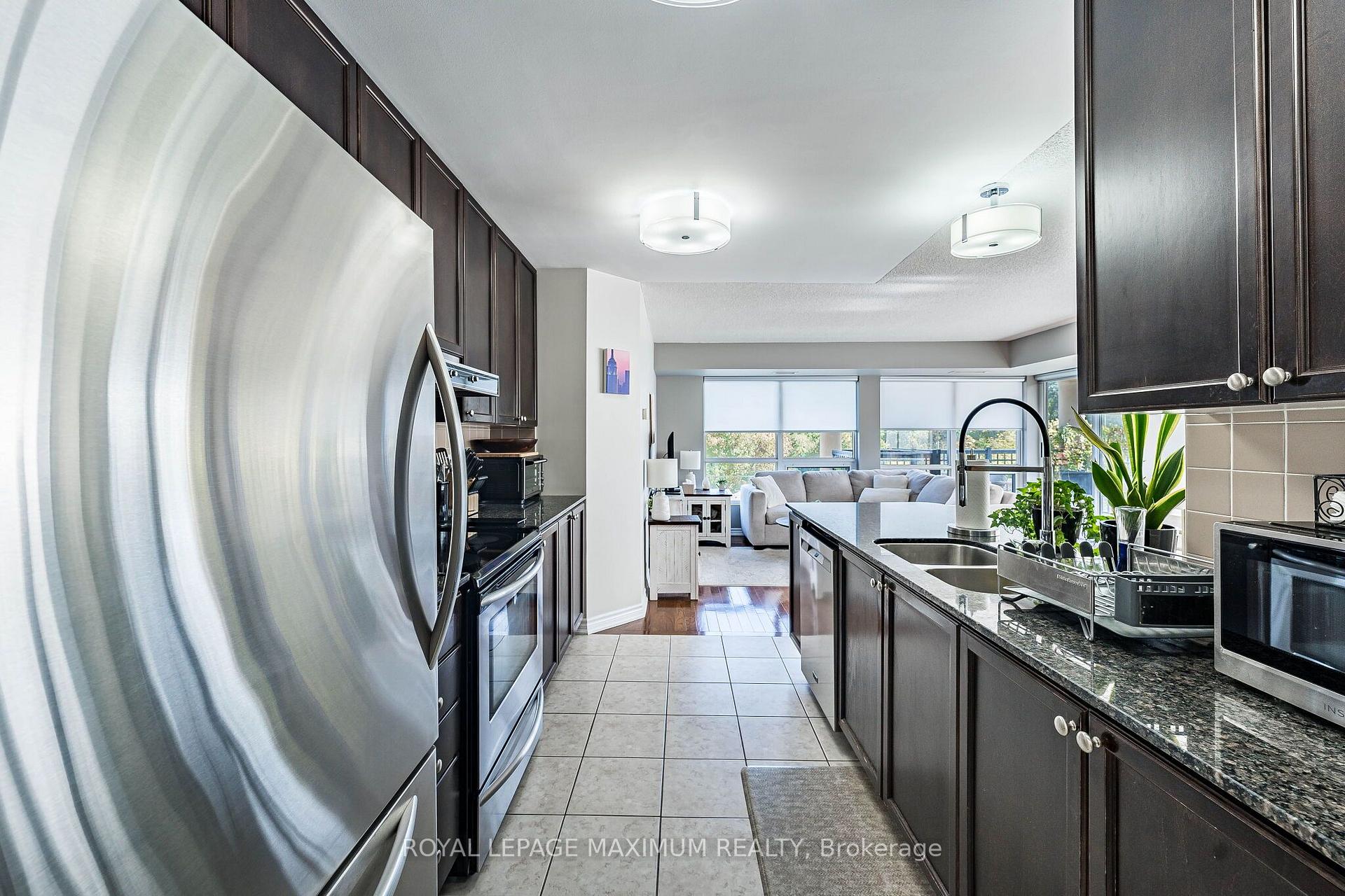 Photo 10 of Unit 305, 8026 Kipling Avenue, Vaughan, West Woodbridge — HOMEH