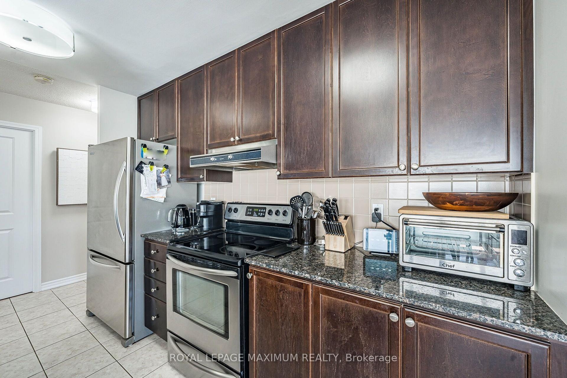 Photo 13 of Unit 305, 8026 Kipling Avenue, Vaughan, West Woodbridge — HOMEH