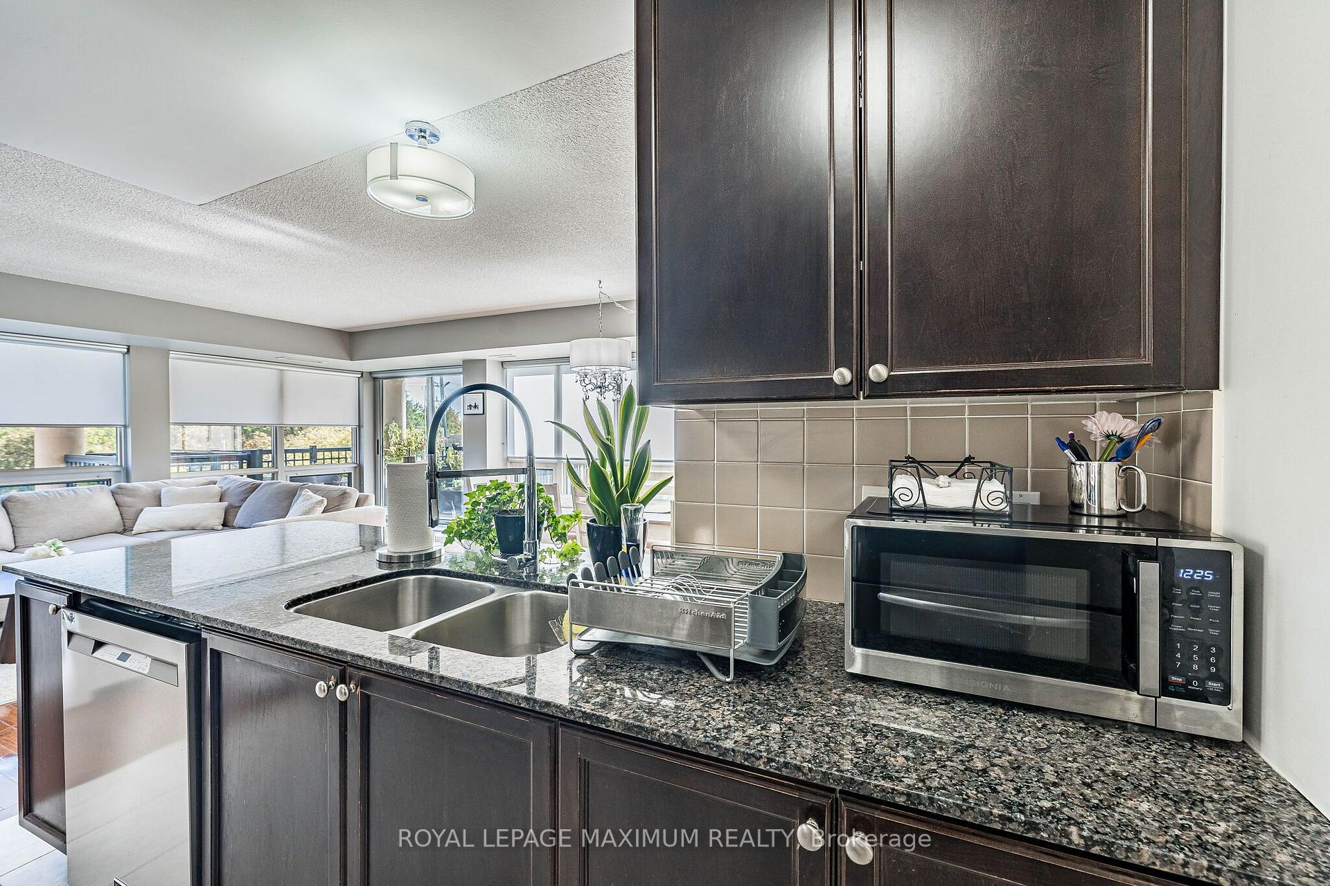 Photo 14 of Unit 305, 8026 Kipling Avenue, Vaughan, West Woodbridge — HOMEH