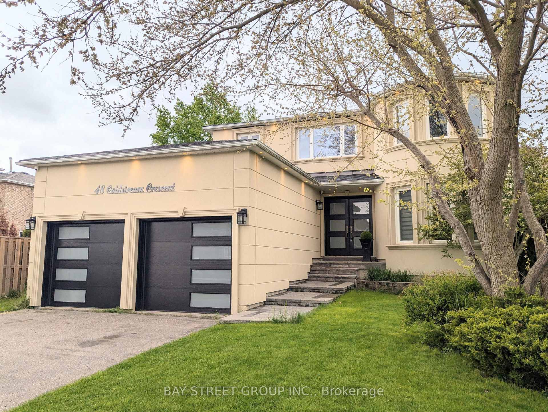 Photo 3 of 48 Coldstream Crescent, Richmond Hill, Devonsleigh — HOMEH