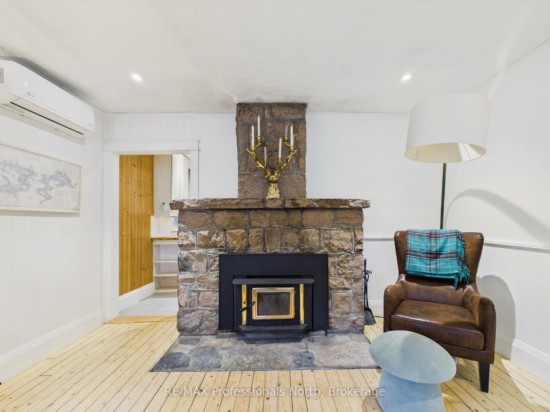 Photo 8 of 1037 Strawberry Bay Road, Bracebridge, Muskoka (N) — HOMEH