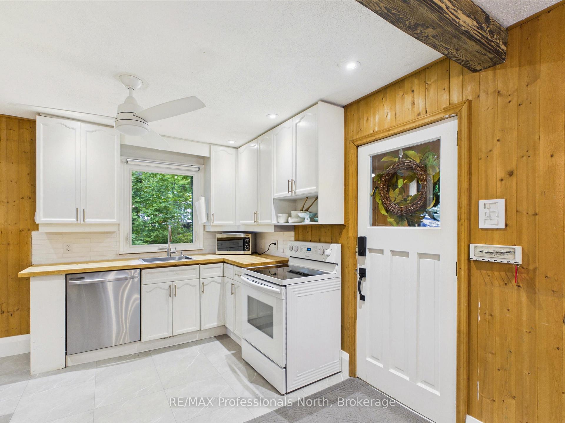 Photo 14 of 1037 Strawberry Bay Road, Bracebridge, Muskoka (N) — HOMEH