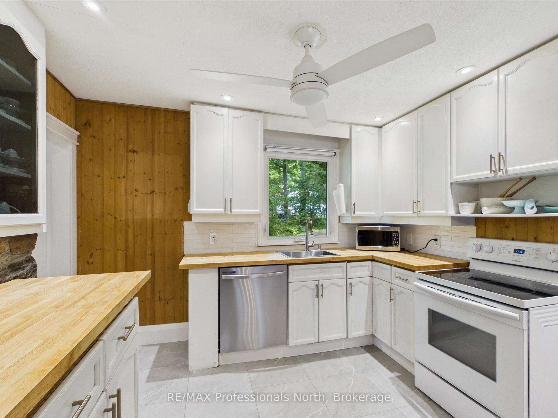 Photo 15 of 1037 Strawberry Bay Road, Bracebridge, Muskoka (N) — HOMEH