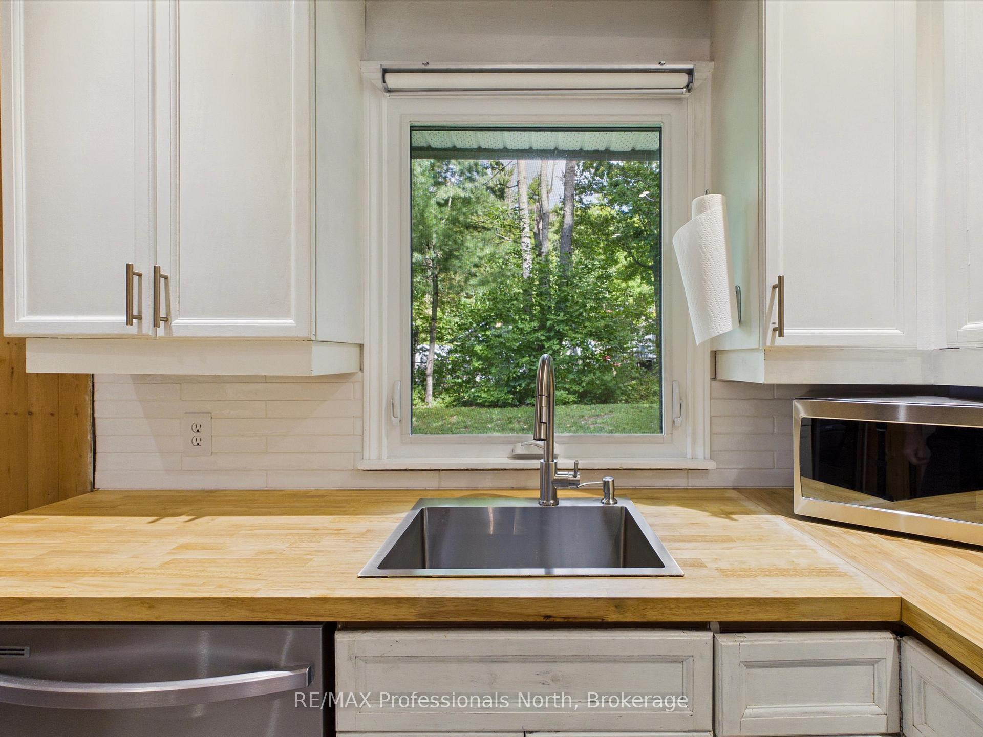 Photo 16 of 1037 Strawberry Bay Road, Bracebridge, Muskoka (N) — HOMEH