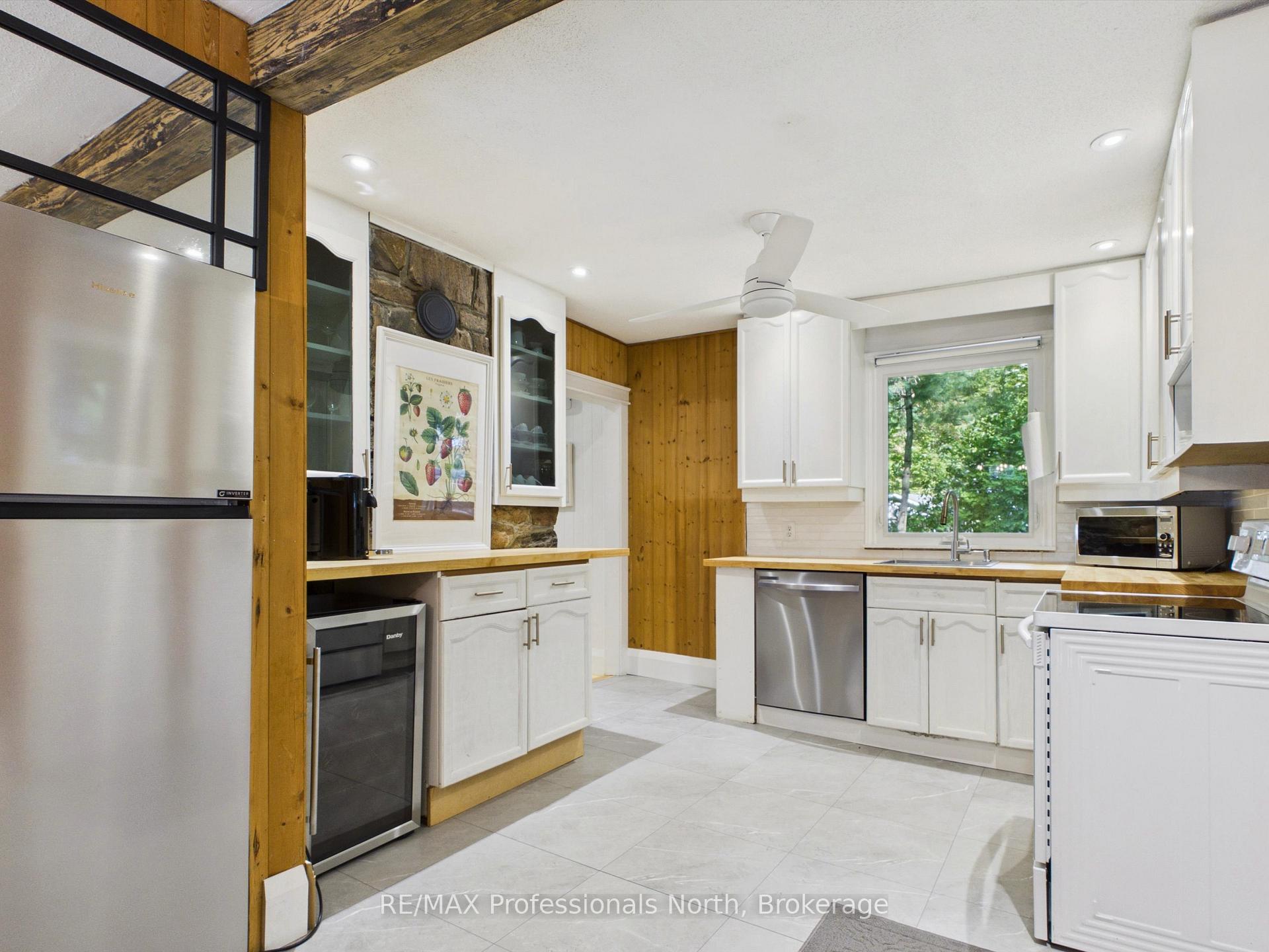 Photo 18 of 1037 Strawberry Bay Road, Bracebridge, Muskoka (N) — HOMEH