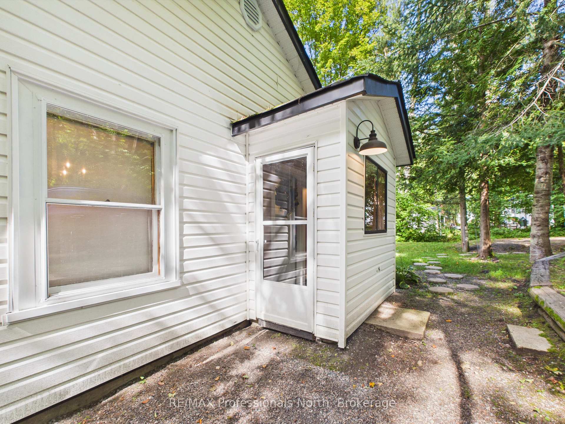 Photo 47 of 1037 Strawberry Bay Road, Bracebridge, Muskoka (N) — HOMEH