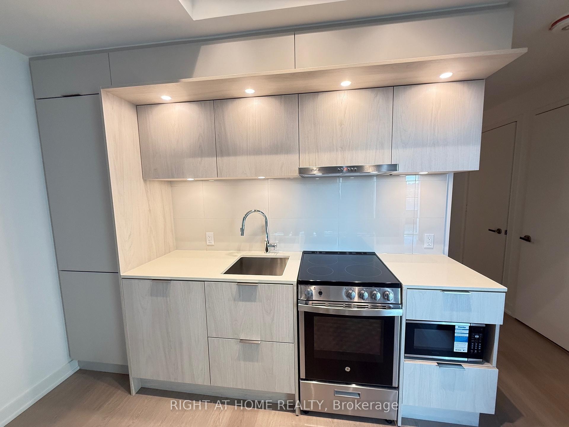Photo 40 of Unit 802, 448 Burnhamthorpe Road, Mississauga, City Centre — HOMEH