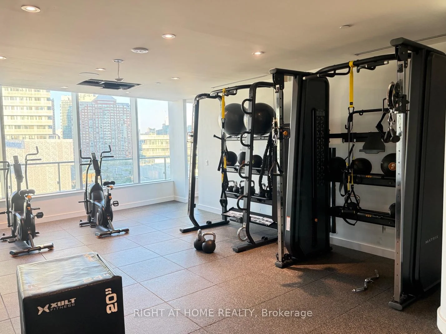Photo 15 of Unit 802, 448 Burnhamthorpe Road, Mississauga, City Centre — HOMEH