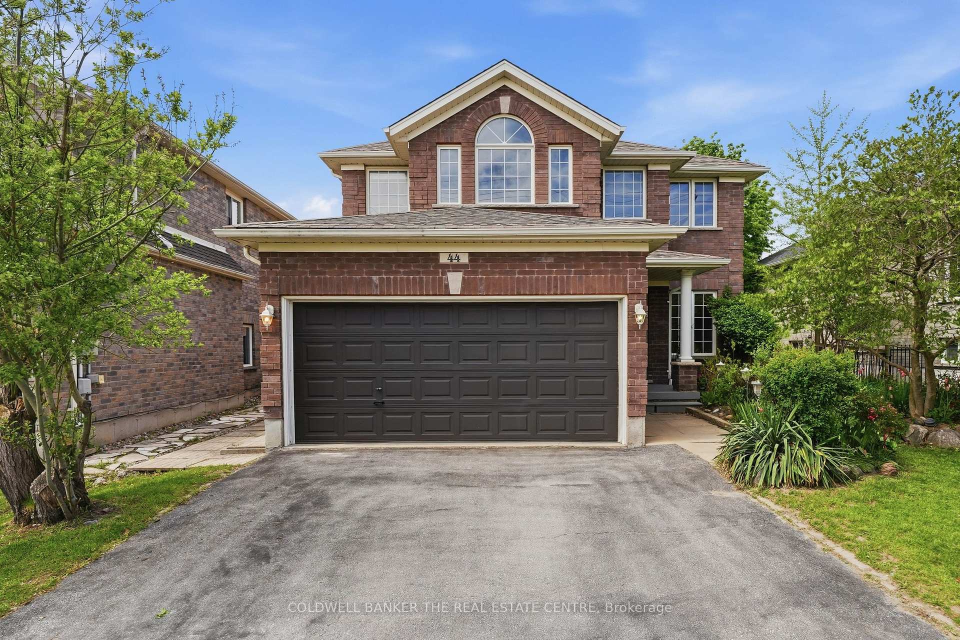 Photo 3 of 44 Prince William Way, Barrie, Innis-Shore — HOMEH