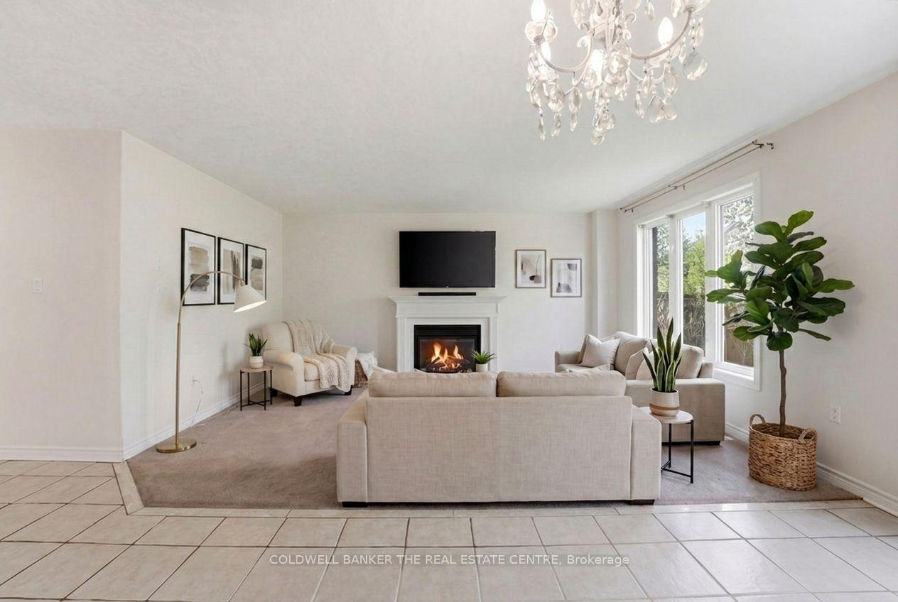 Photo 5 of 44 Prince William Way, Barrie, Innis-Shore — HOMEH