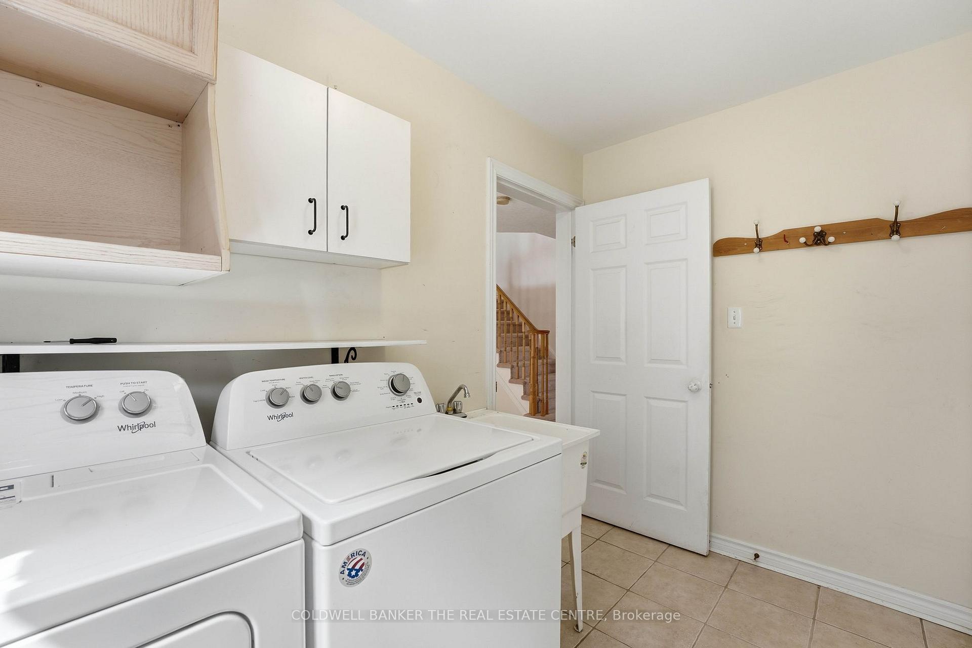 Photo 9 of 44 Prince William Way, Barrie, Innis-Shore — HOMEH