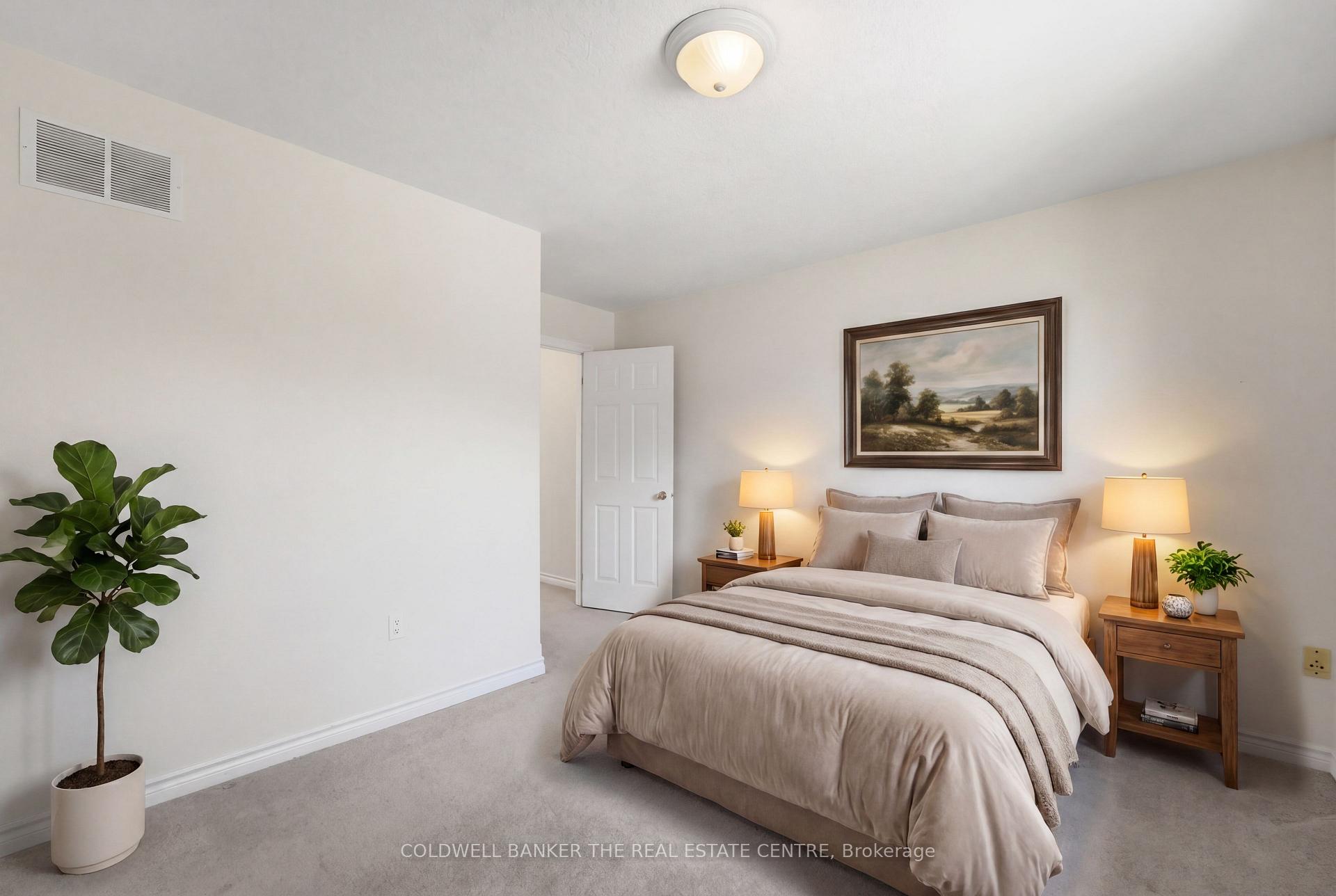 Photo 11 of 44 Prince William Way, Barrie, Innis-Shore — HOMEH