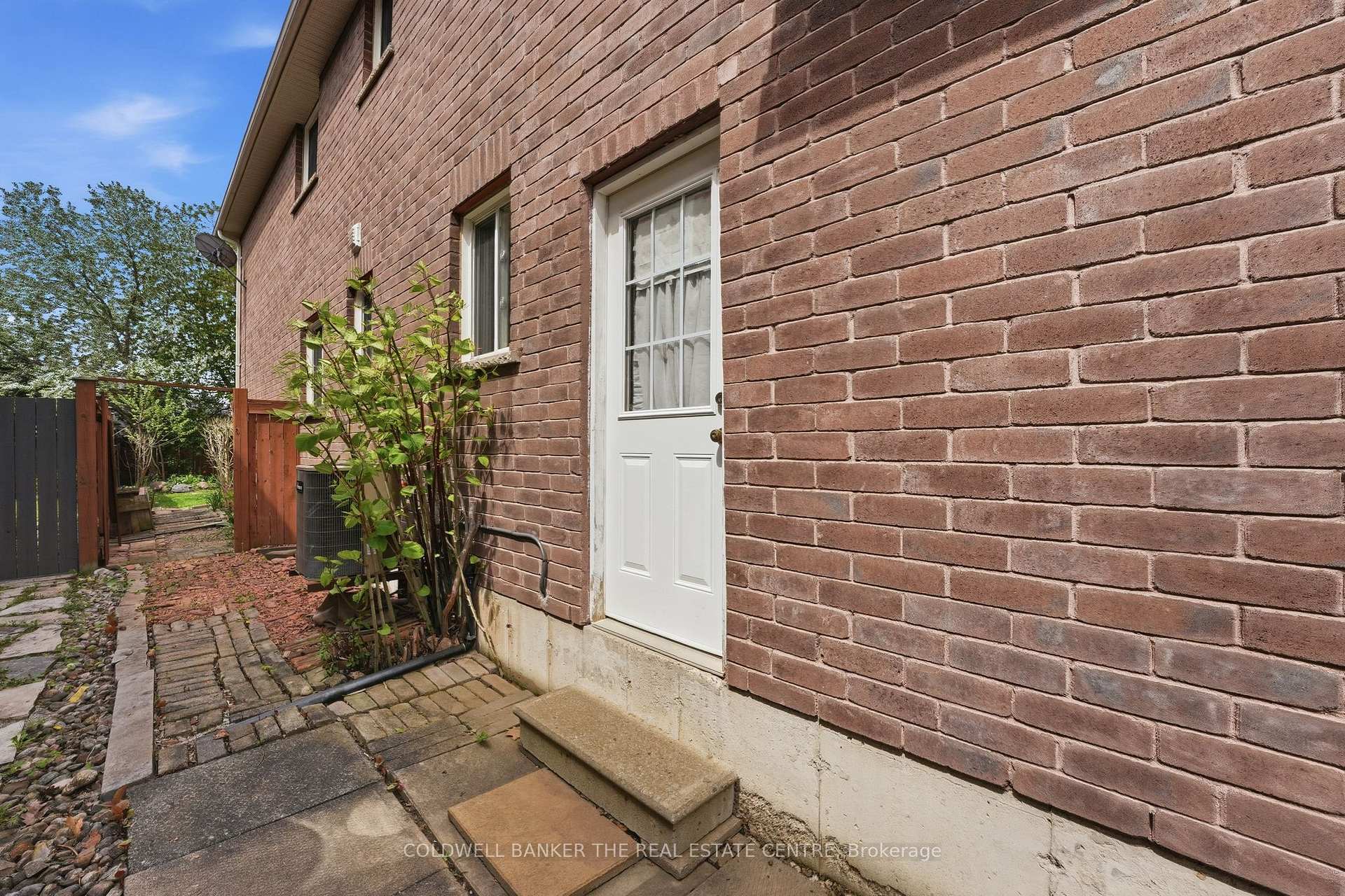 Photo 17 of 44 Prince William Way, Barrie, Innis-Shore — HOMEH
