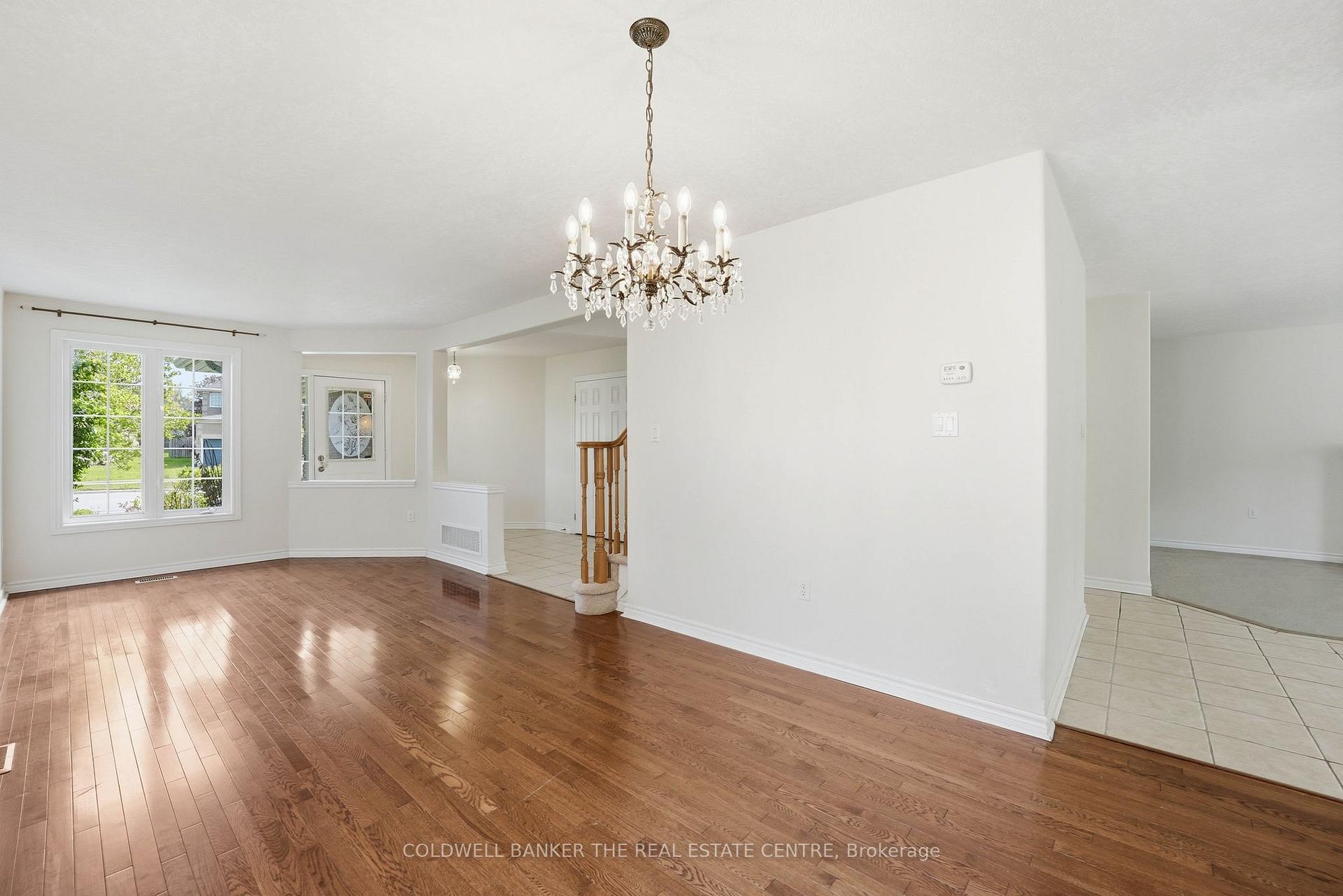 Photo 21 of 44 Prince William Way, Barrie, Innis-Shore — HOMEH