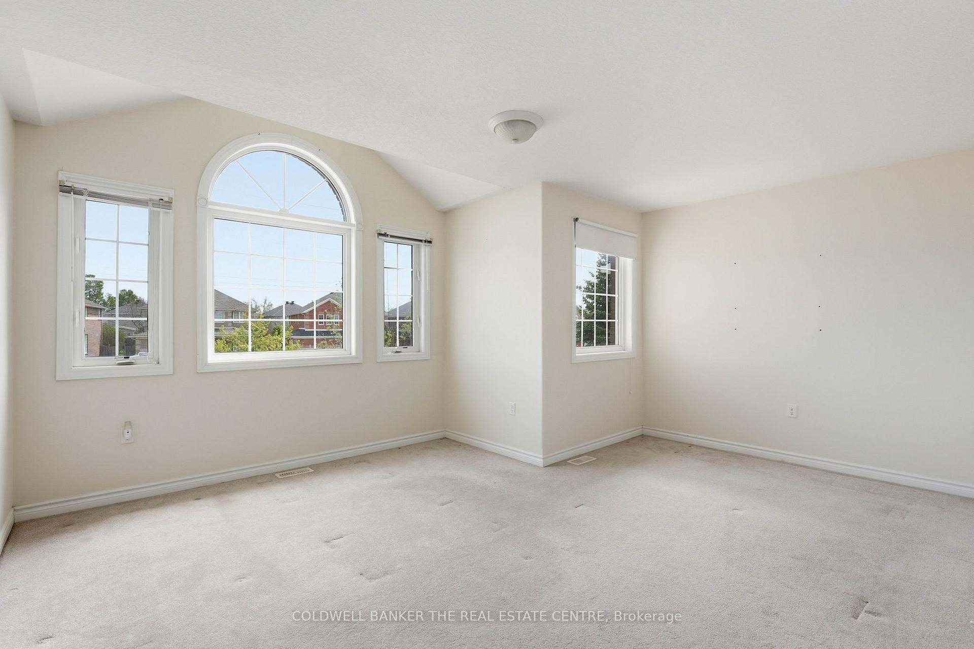 Photo 24 of 44 Prince William Way, Barrie, Innis-Shore — HOMEH